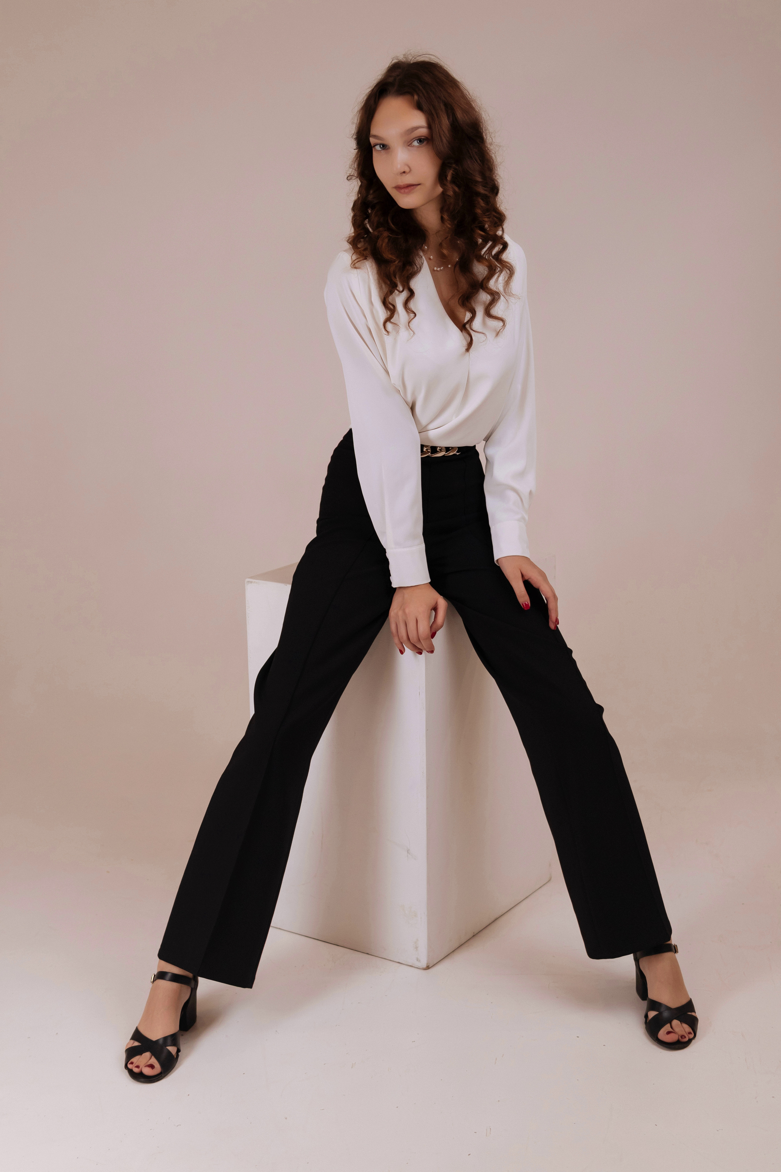 Фотосъемка девушки в студии. Фотограф в Ростове-на-Дону Игорь Апасеев