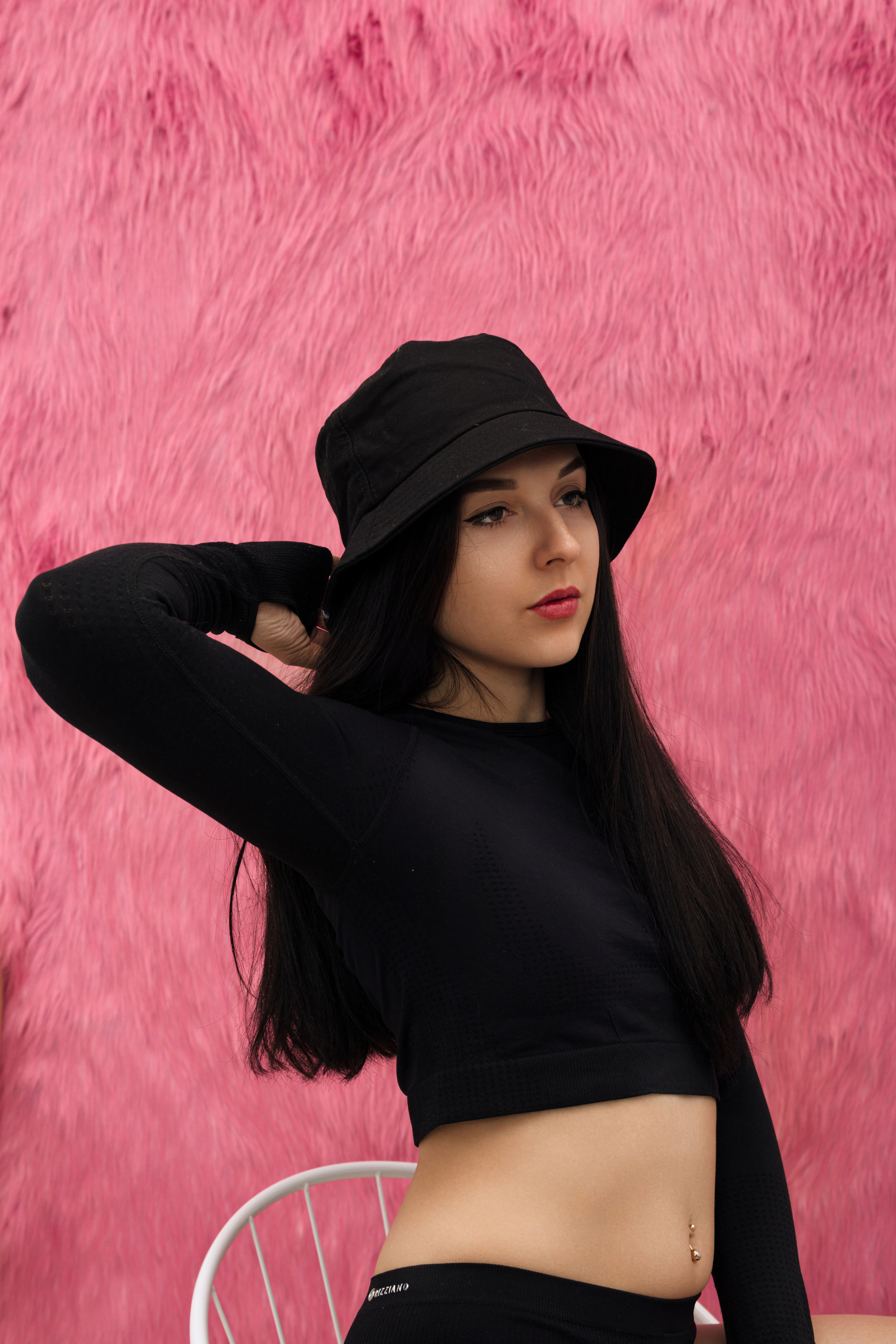 Фотосессия в студии с розовым фоном и на диване. Фотограф в Ростове-на-Дону Игорь Апасеев