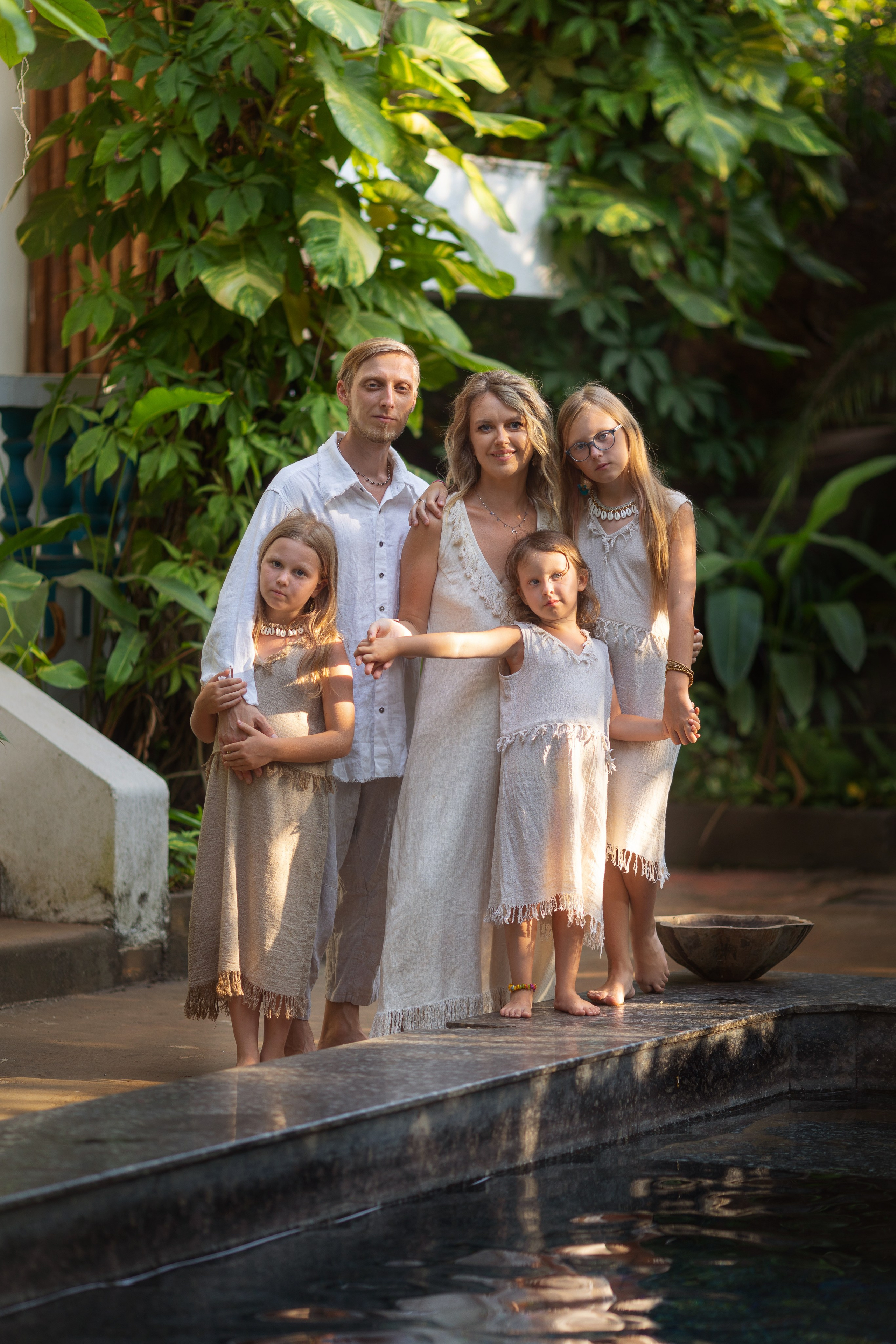 family hotel photo session in the north goa