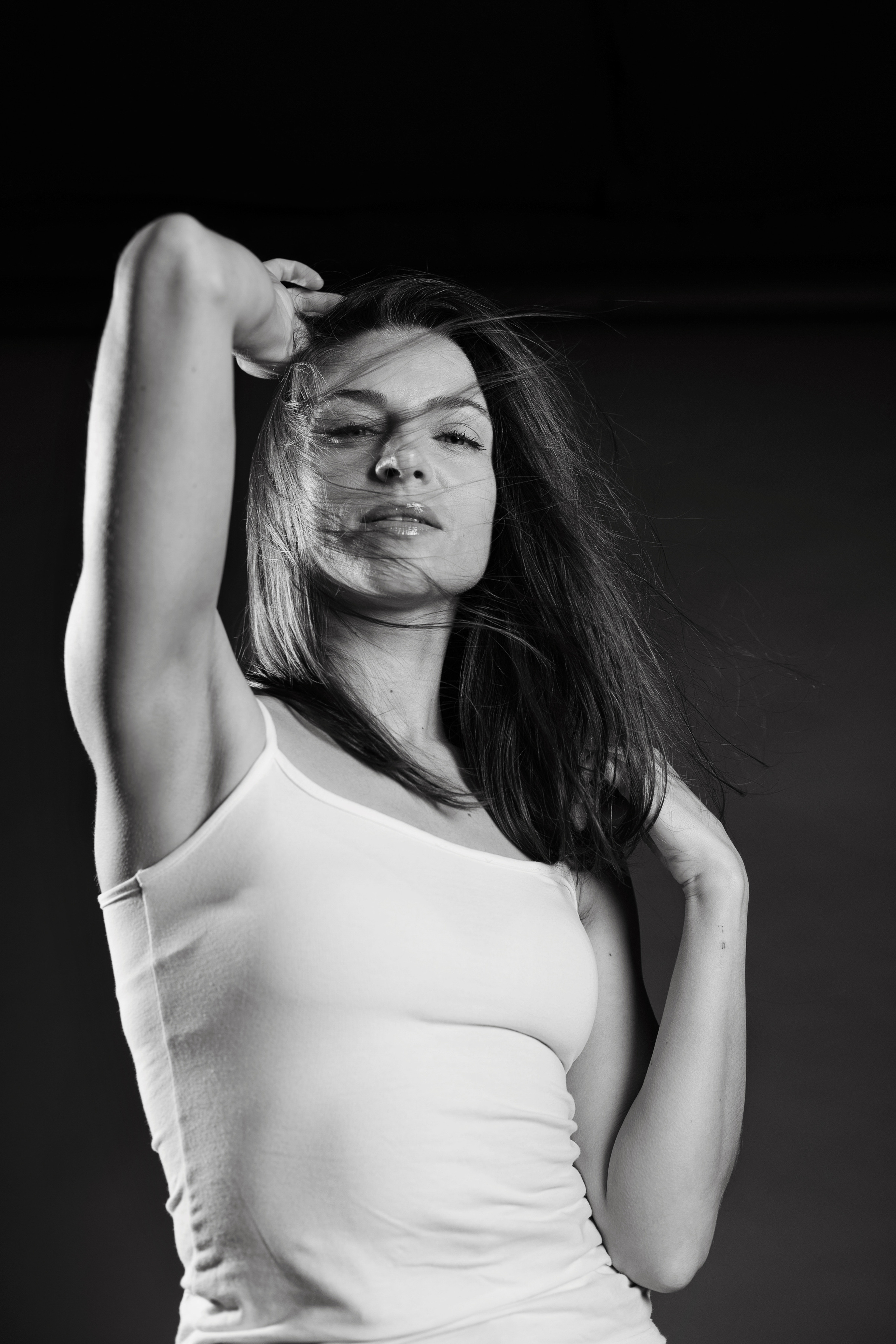 Черно- белый женский портрет в студиях Омска