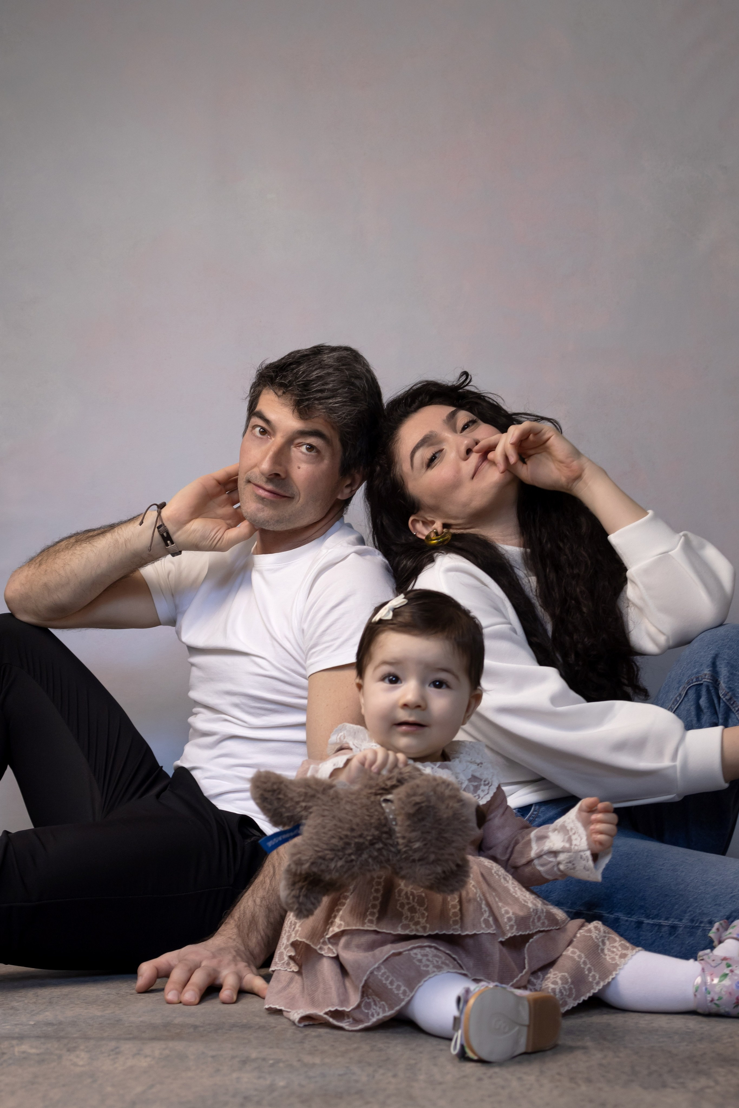 Family photo shoot at Graz Studio: mom, dad and baby