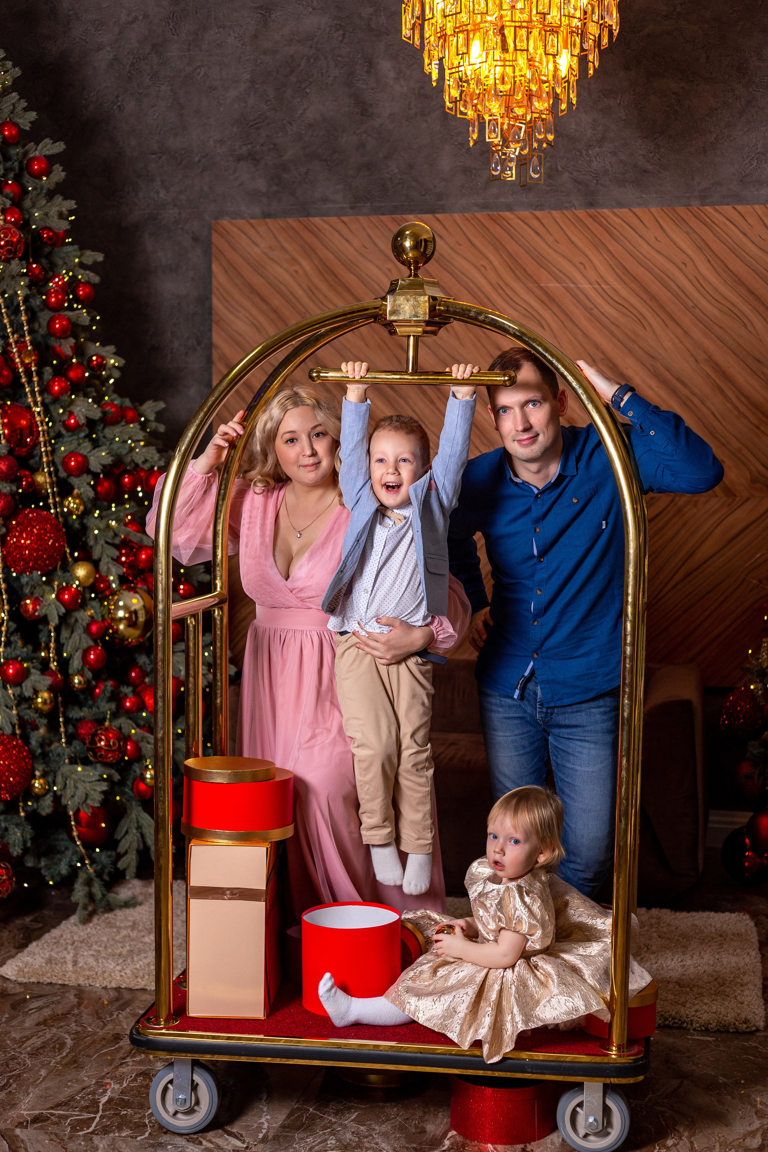 Семейная новогодняя фотосессия. Ярославль. Свадебный и семейный фотограф в Ярославле Александр Лобков