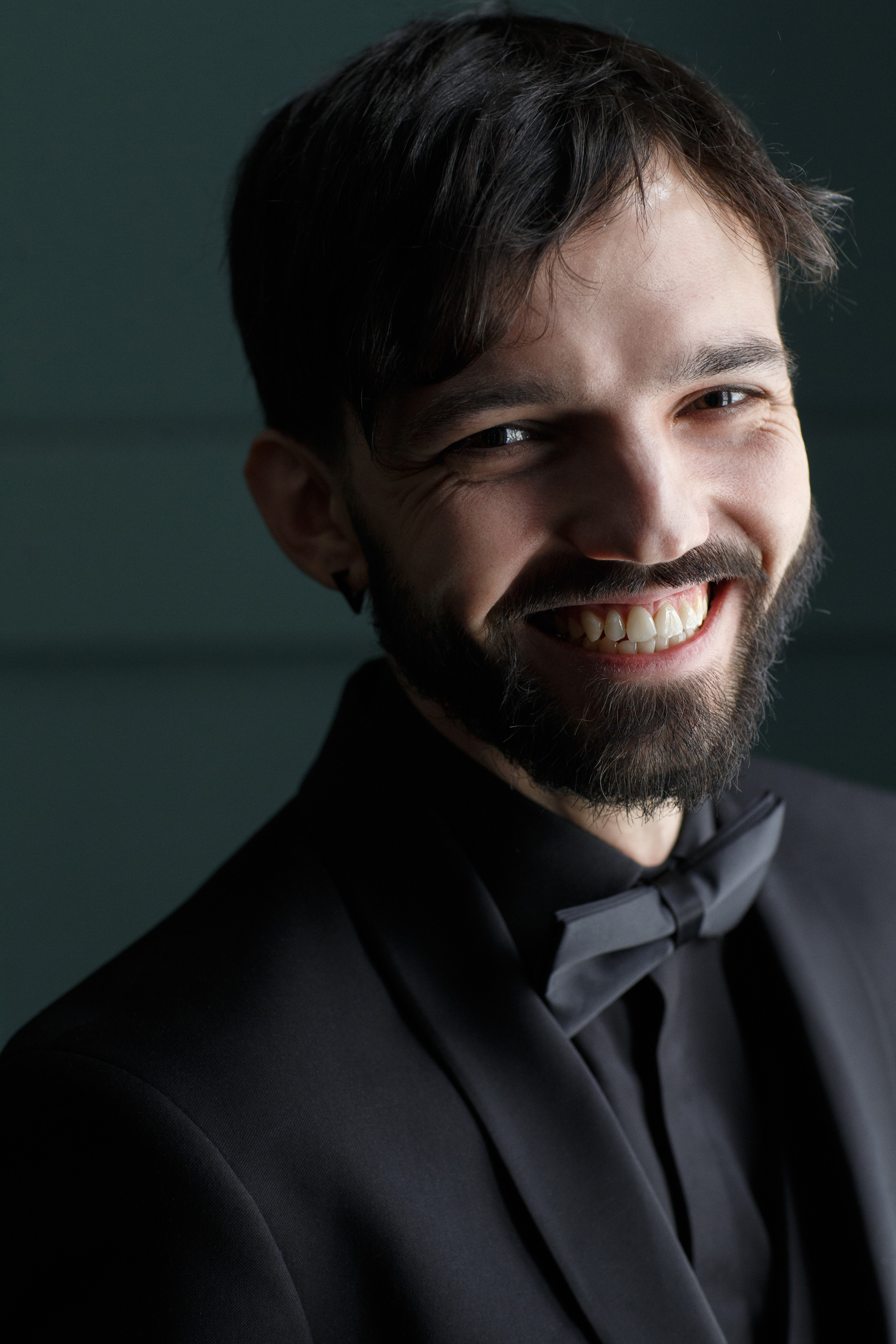 Свадебная фотосессия пары в в фотостудии