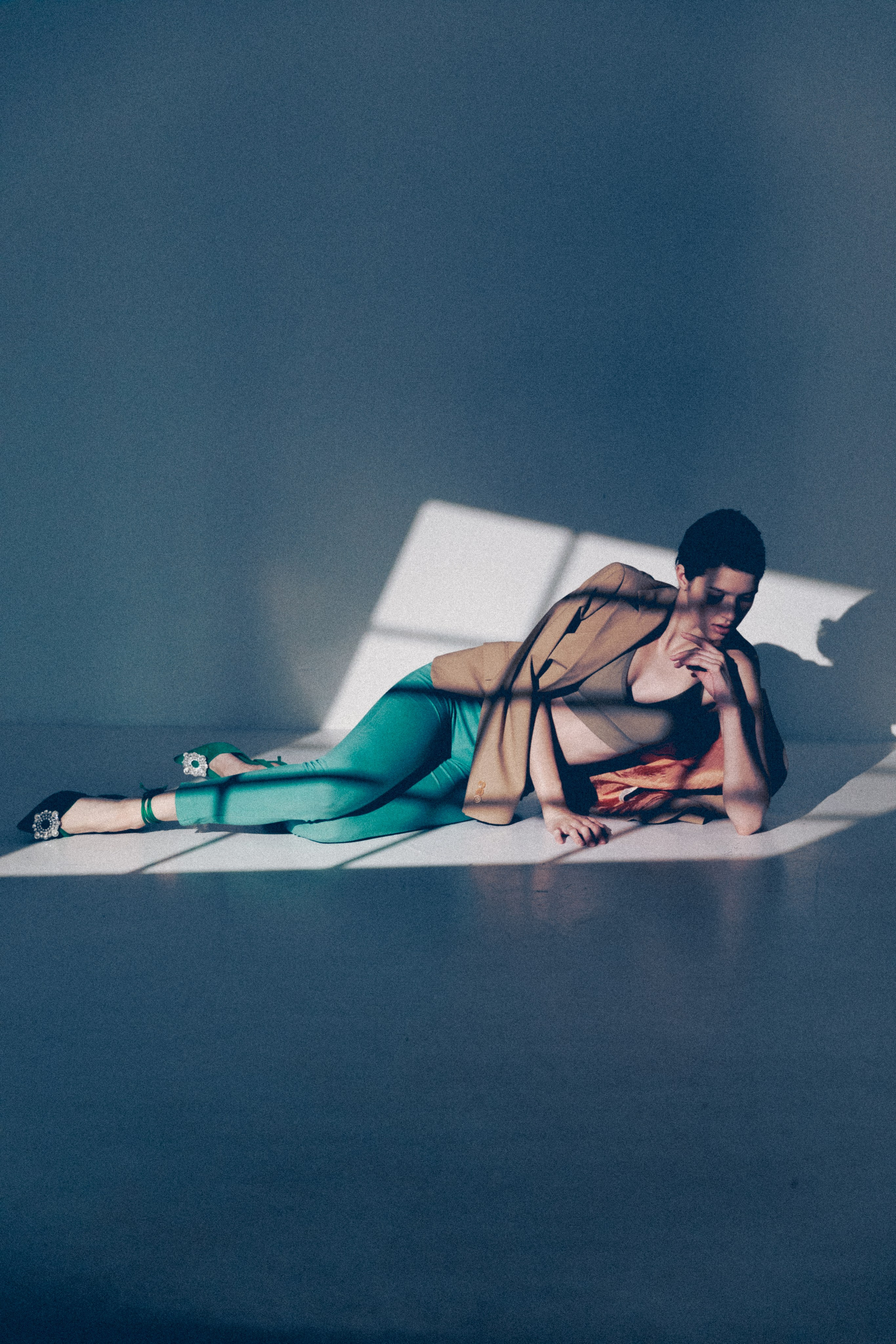 Ксения. Маски Габо и жесткий свет. Фотограф в Санкт-Петербурге Алена Сертакова