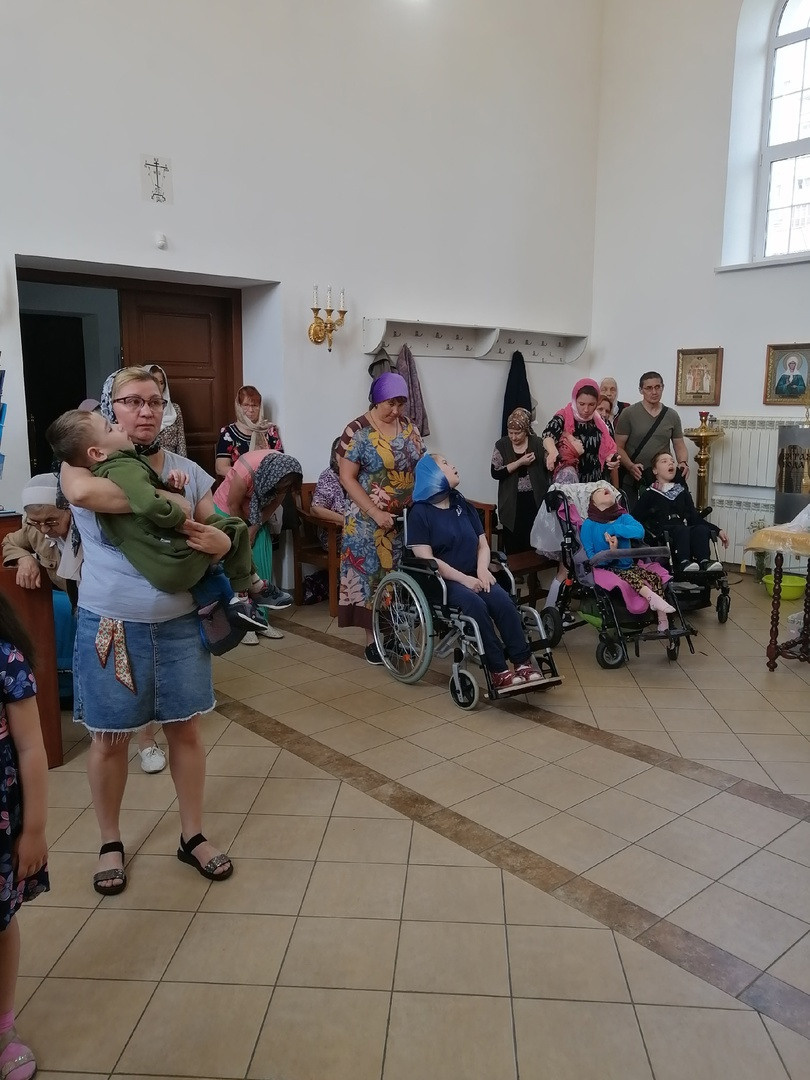 Во Введенском храме совершена Литургия для детей с паллиативными диагнозами. Северное благочиние Саратовской епархии