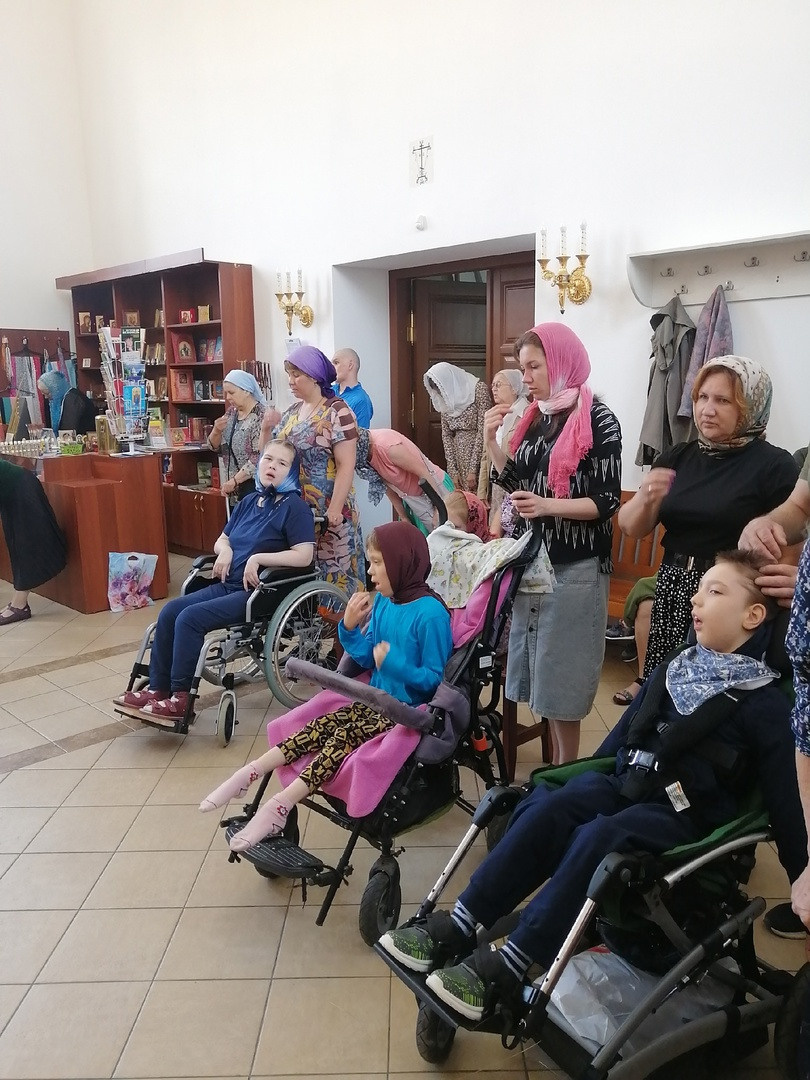 Во Введенском храме совершена Литургия для детей с паллиативными диагнозами. Северное благочиние Саратовской епархии