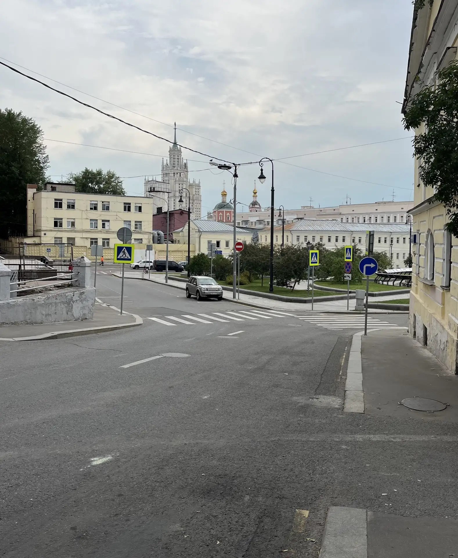 Контакты. Прогулочная городская фотосъемка в Москве