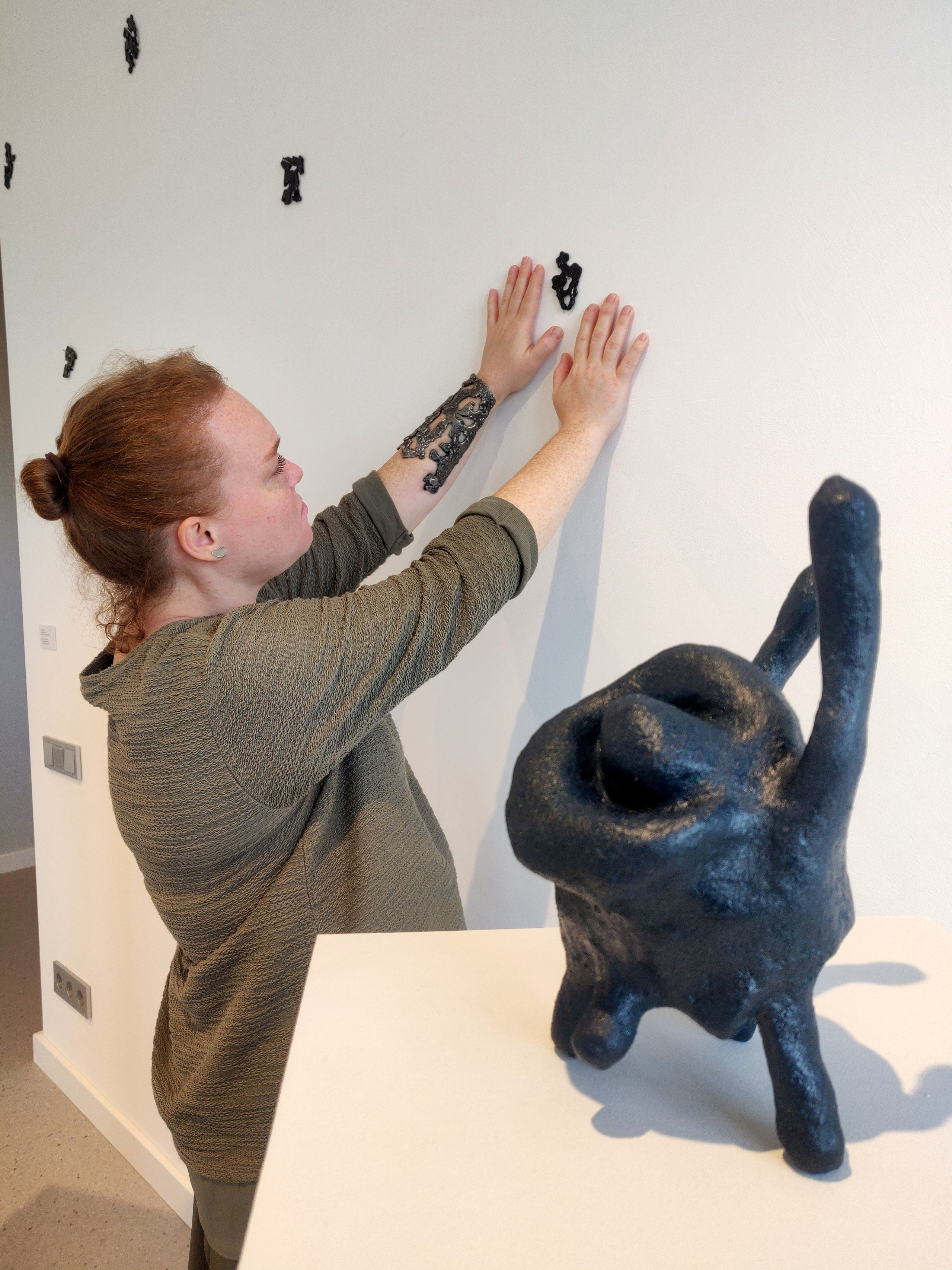 ''Как отрастить кожу'' выставка Яны Васильевой в ''Сиянии'' 8.06-1.08