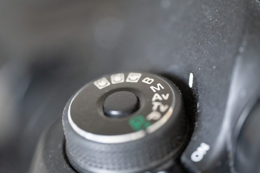 Колесо режимов фотоаппарата с выставленным значением M