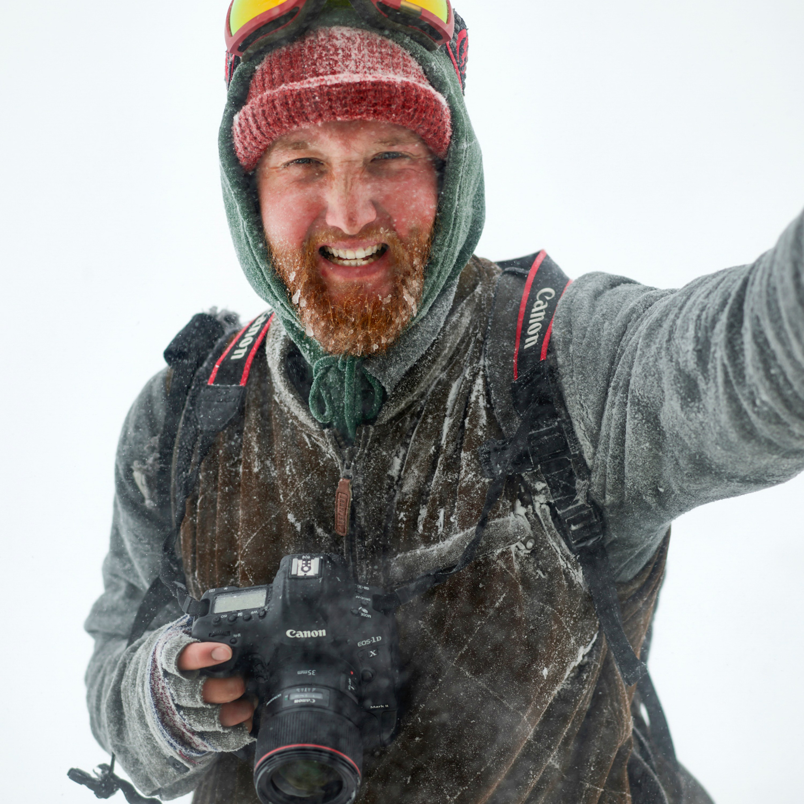 Контакты. Фотограф в Алматы Виктор Магдеев