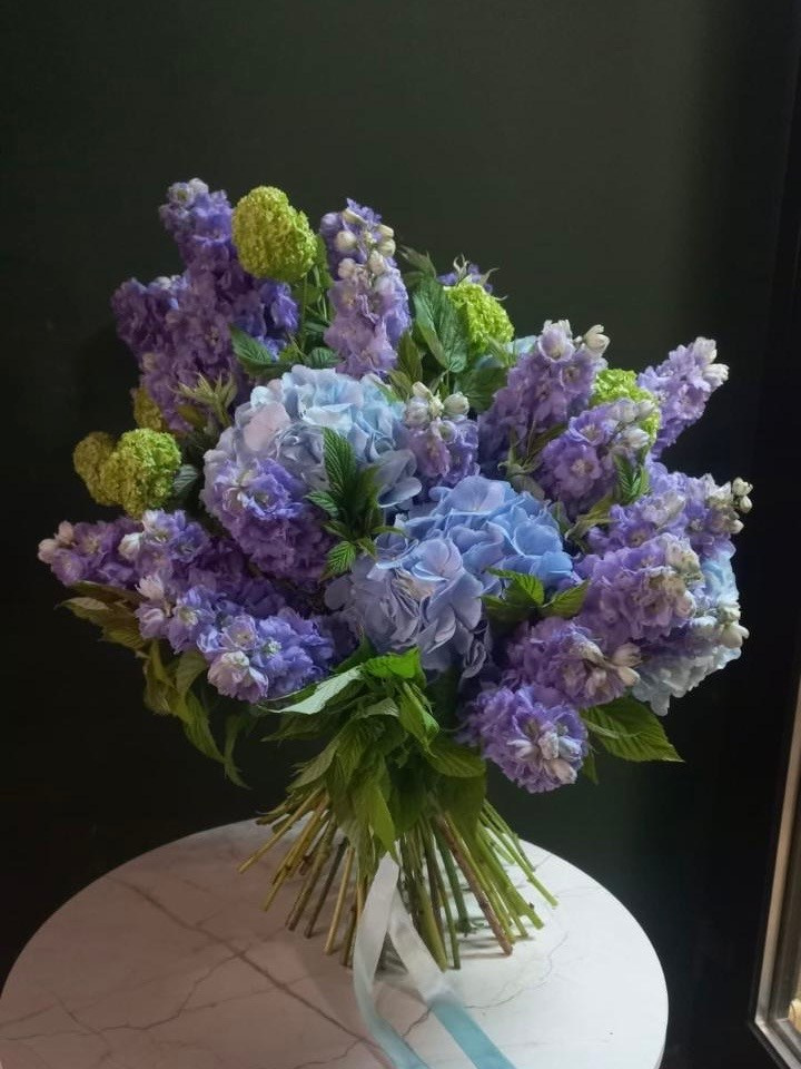 Контакты. Цветочные композиции и декор