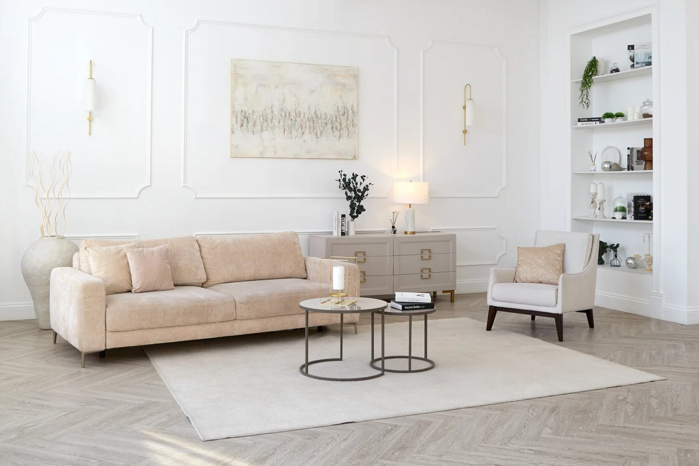 Зал Home Просторный светлый интерьерный зал в европейском стиле. Лаконичный, но не лишенный своего шарма. Расположен около м. Южная Название студии  Command studios