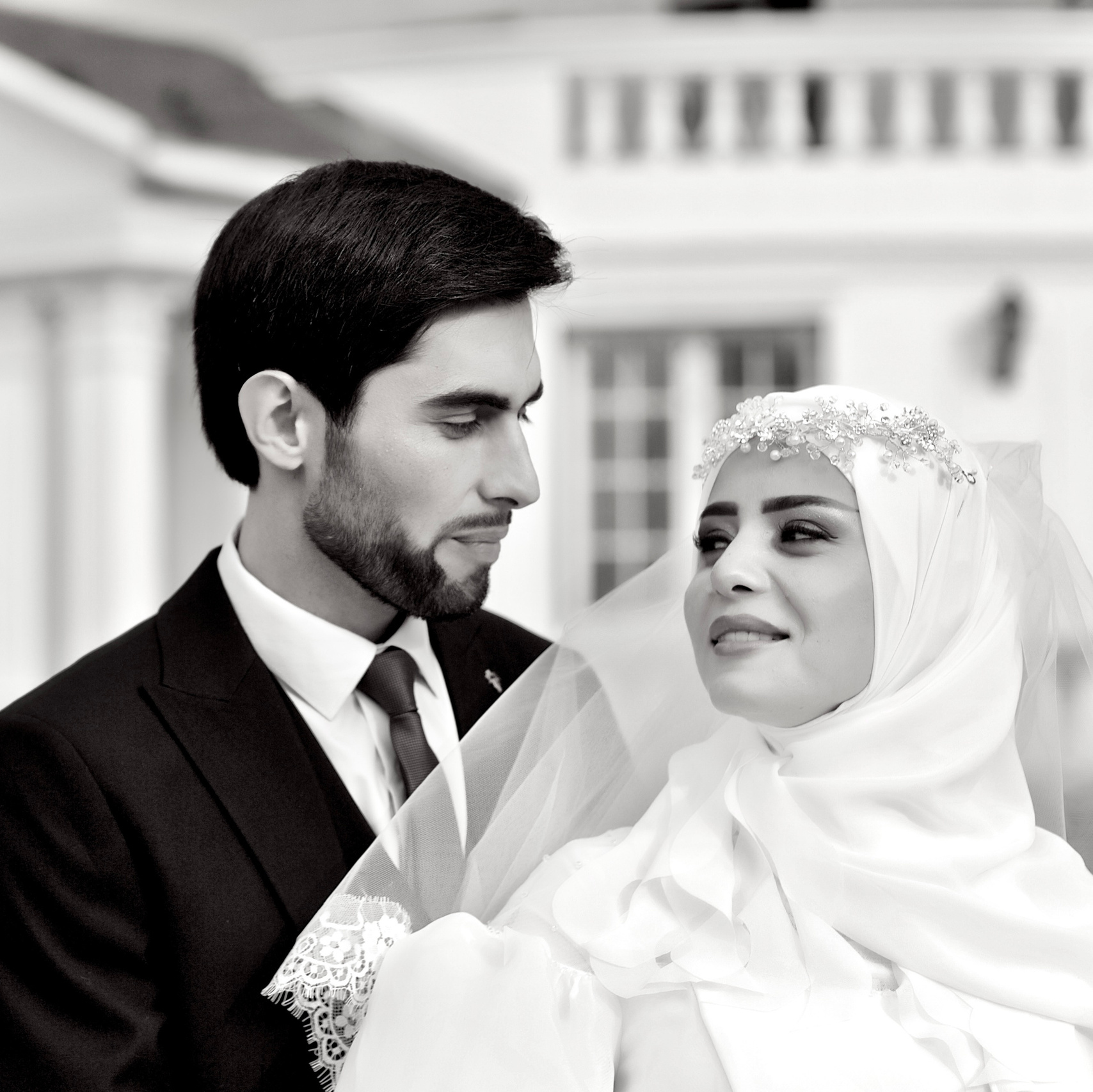 Видеосъемка праздника в Раменском , фото жениха и невесты в ч/б