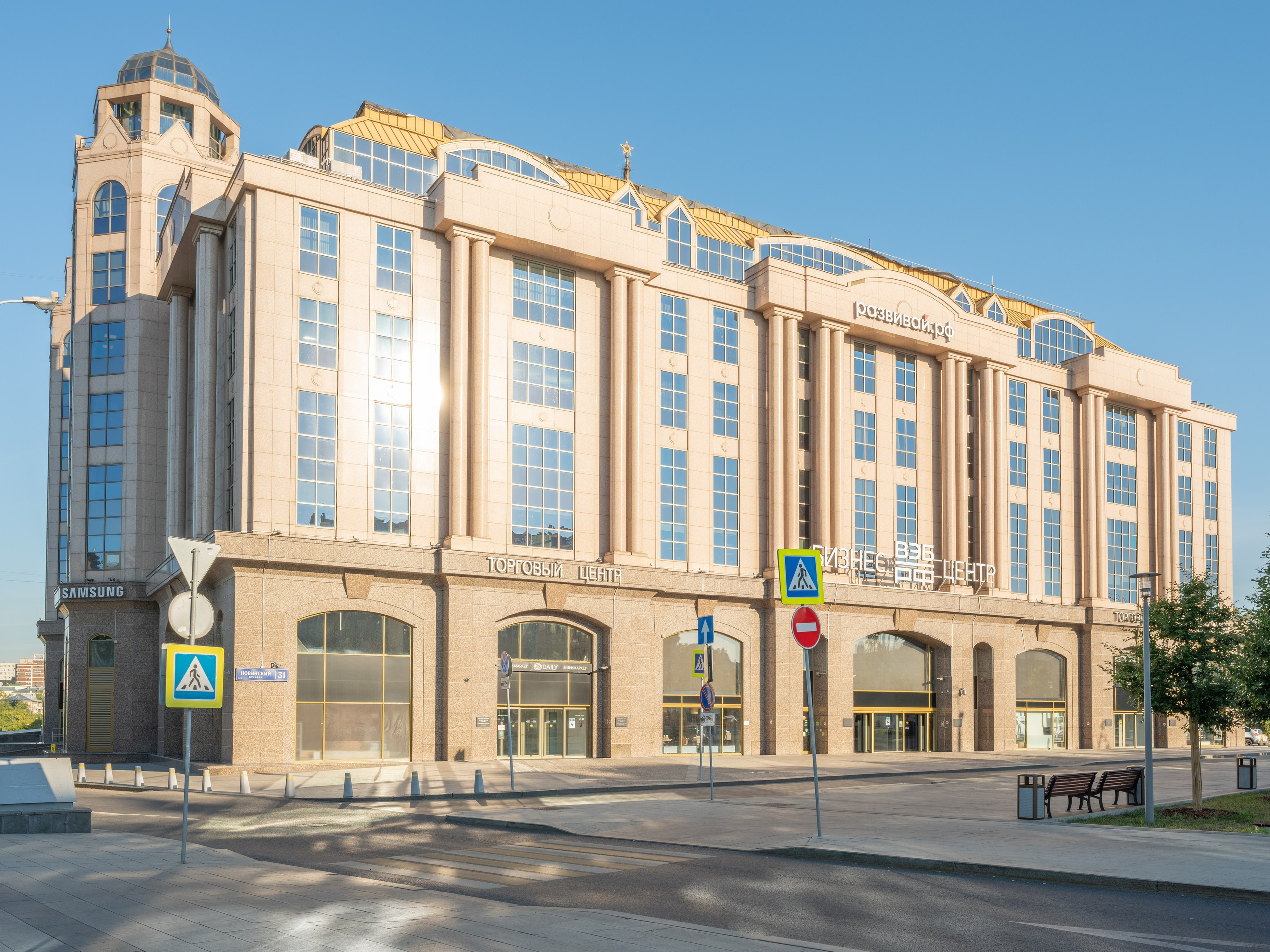 Editorial. Ksenia Inverse visual artist