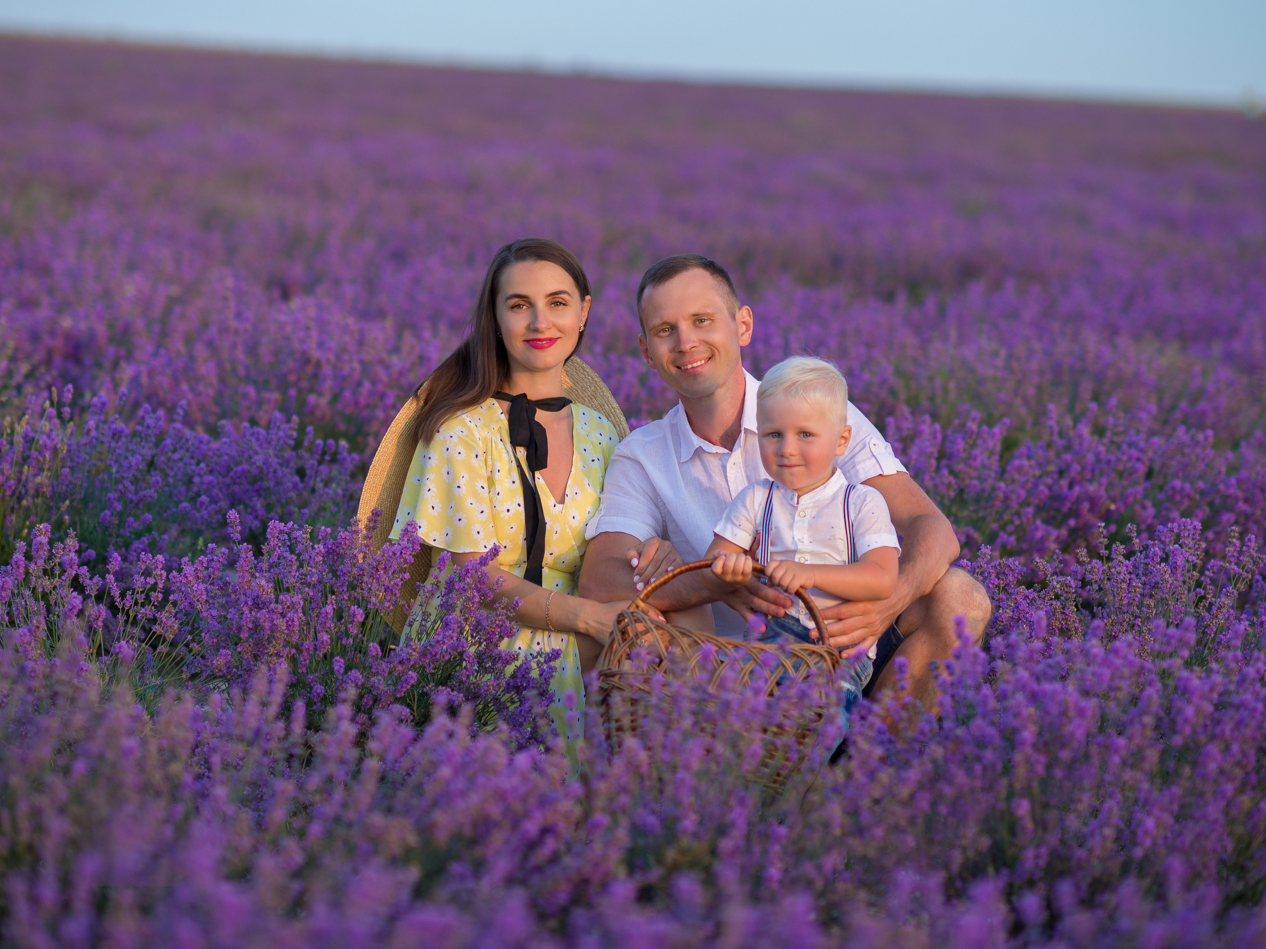 Красивые семейные фотосессии в цветущей лаванде