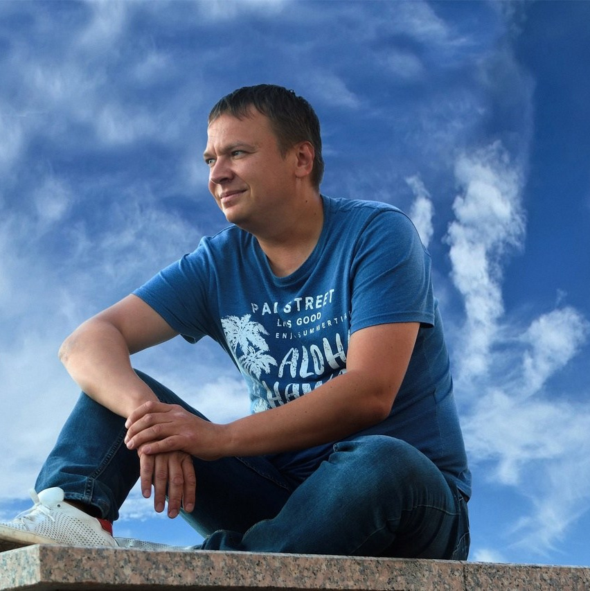 Контакты. Три Жирафа