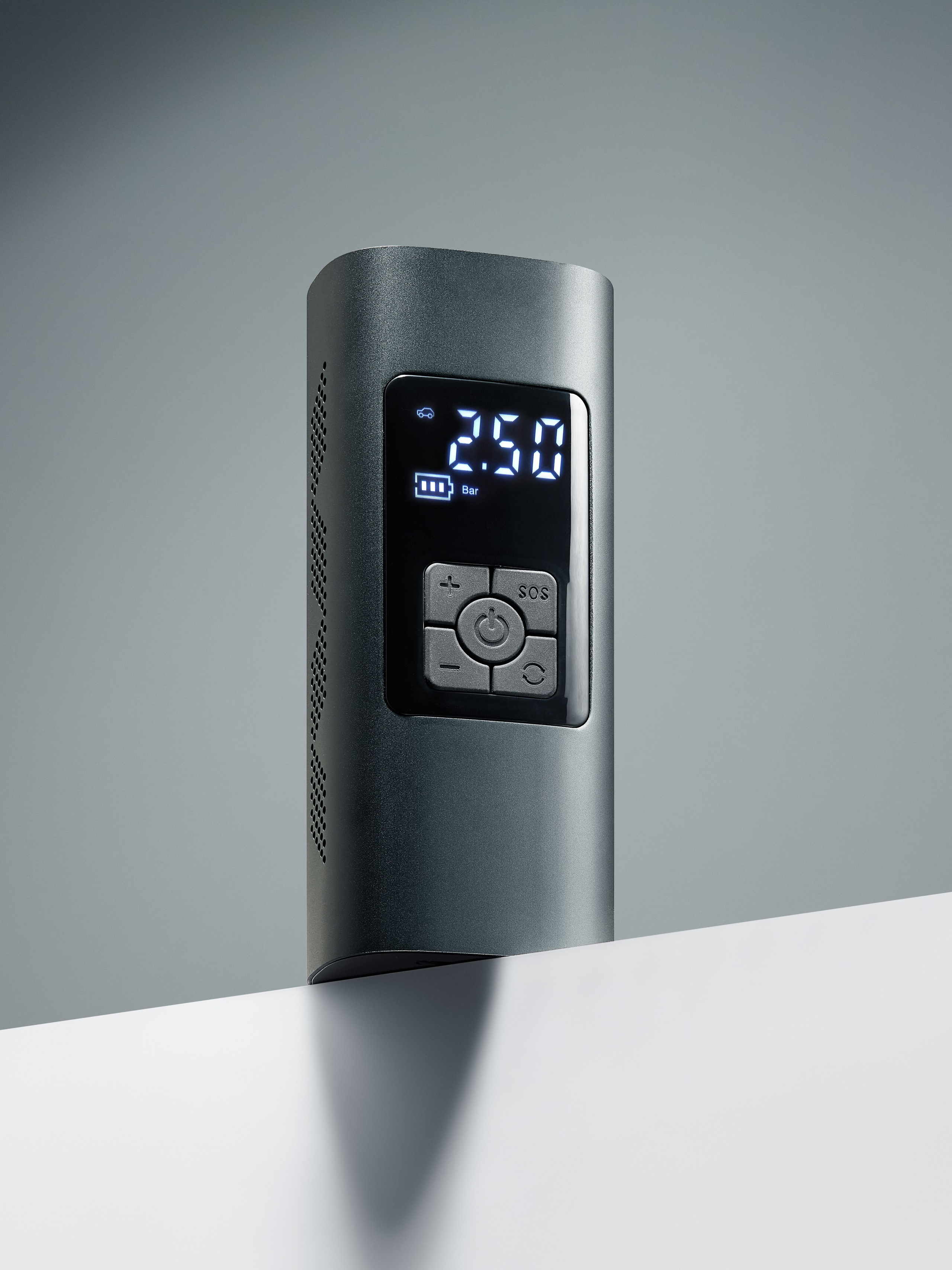 Предметная фотосъёмка товара на подиуме в ракурсе hero view Новосибирск