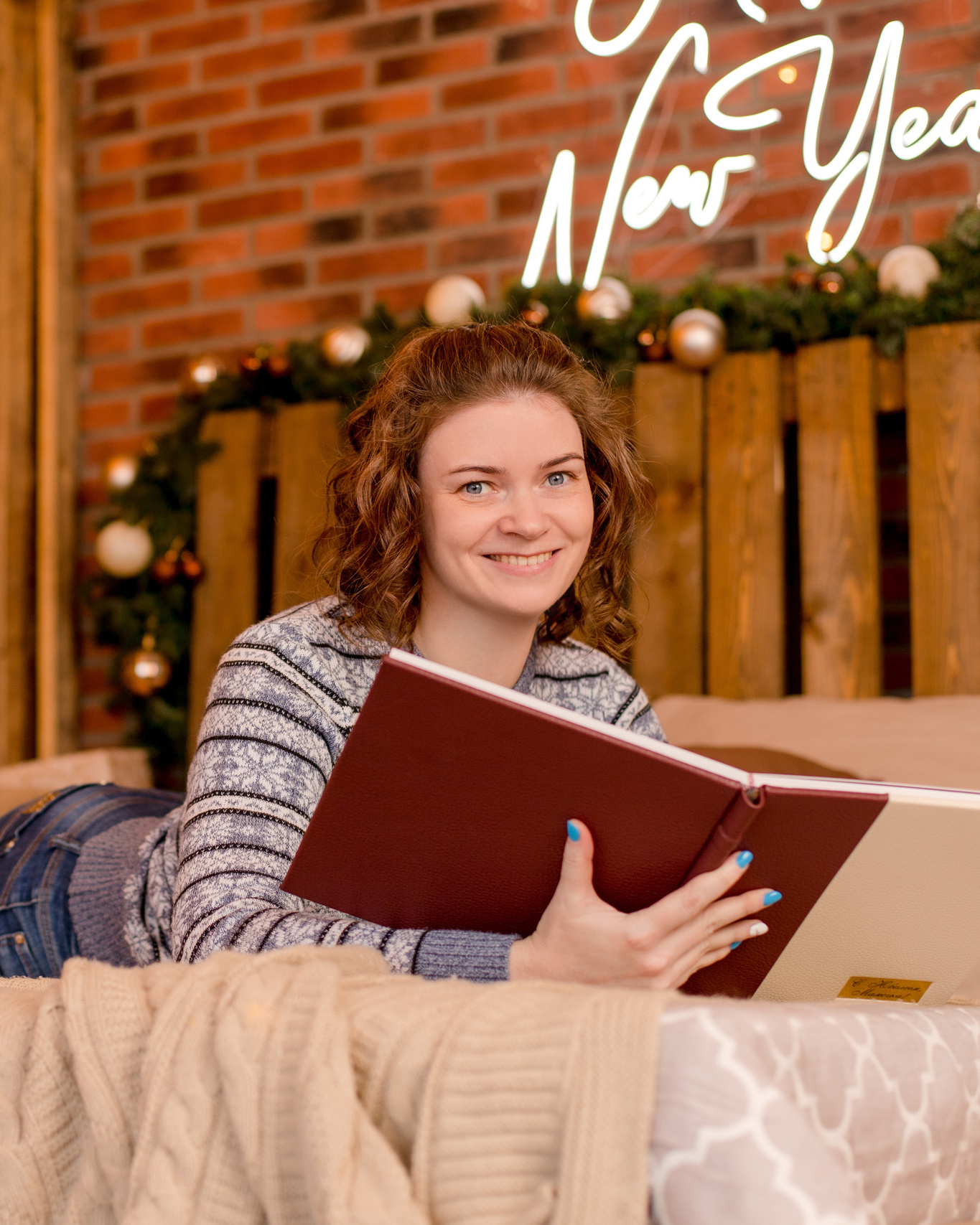 Контакты. Стильные выпускные альбомы в Старом Осколе. Свадебные фотокниги