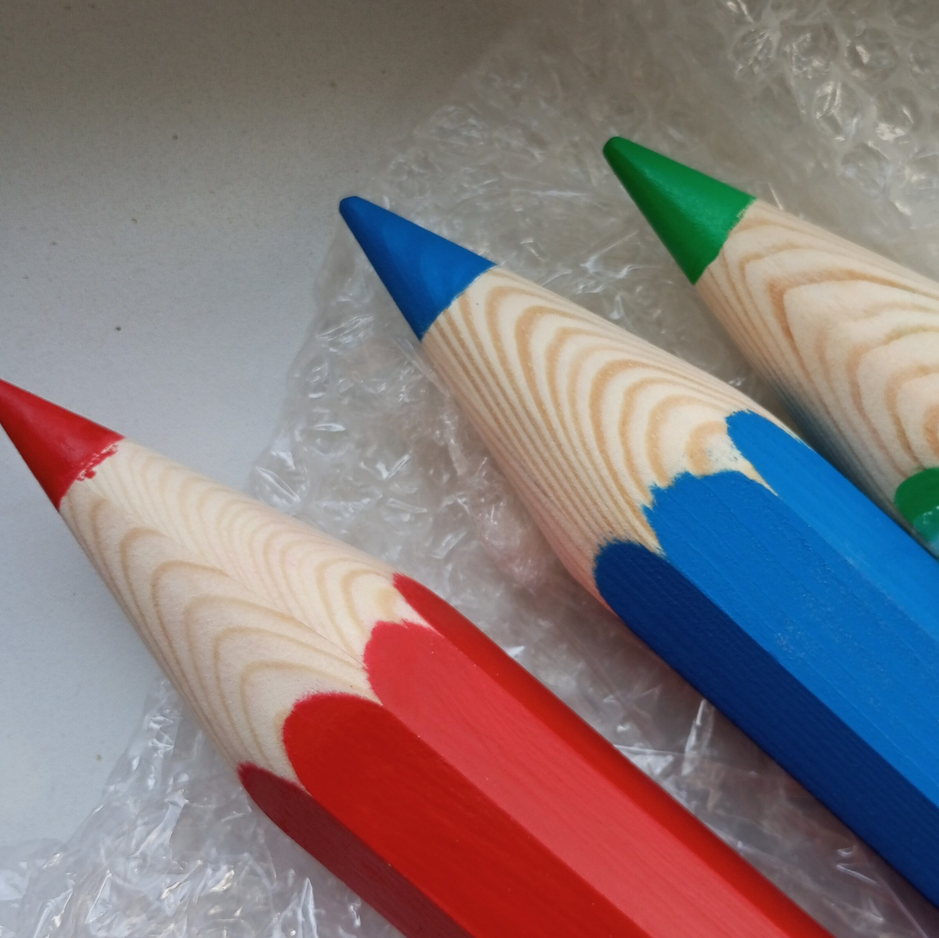 Реквизит для съёмок карандаши.