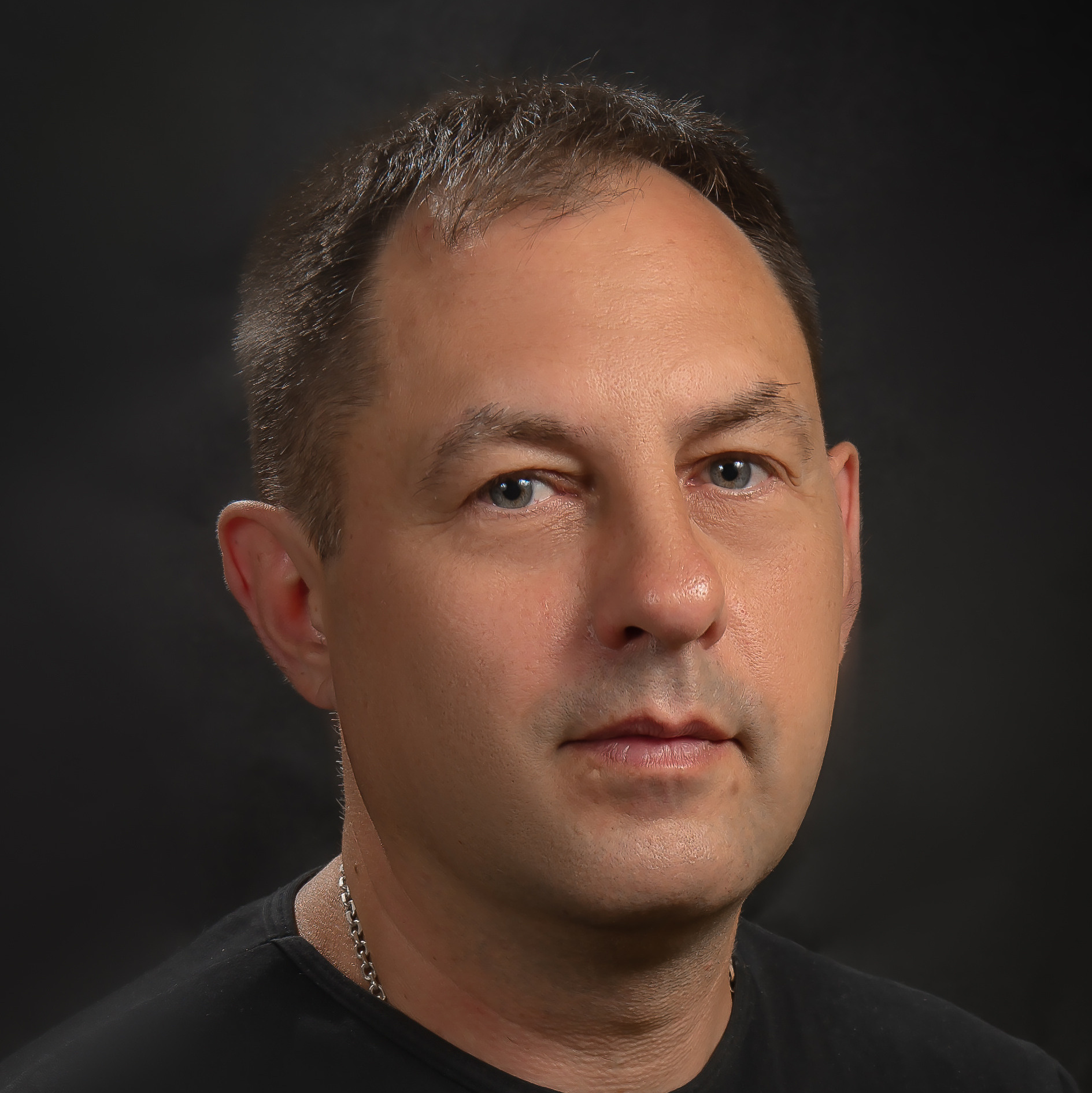 Меня зовут Виталий Мишутин, я фотограф снимающий разные направления в фотографии, а также имею большой опыт репортажной съемки разнообразных мероприятий и смогу в полном объеме передать всю гамму чувств и эмоций знаменательного и важного дня или события в вашей жизни, сохранить и передать все настроения, переживания и эмоции на долгие годы. Открыт для общения 24 часа в сутки, работаю в Москве и Московской области. Свадьба, венчание, беременность, крестины, лавстори, семейная и детская съемка, корпоративы, фотопрогулка, бизнес портрет, каталожная съемка, выпускные альбомы, репортажная съемка в детских садах и школах. Всегда к вашим услугам. Так же в моей команде есть первоклассные стилисты и визажисты.