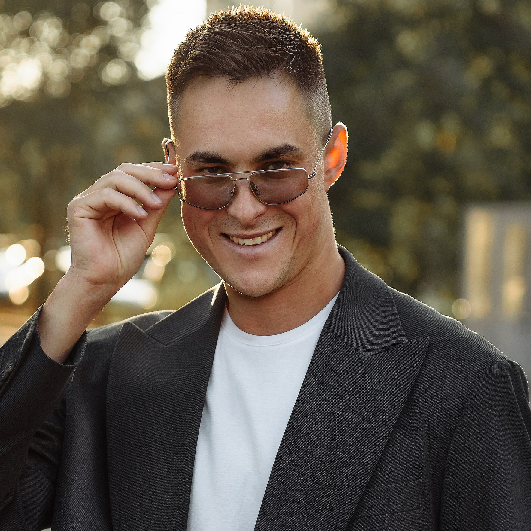 Свяжитесь со мной сегодня, чтобы обсудить детали вашего проекта и узнать больше о моих услугах