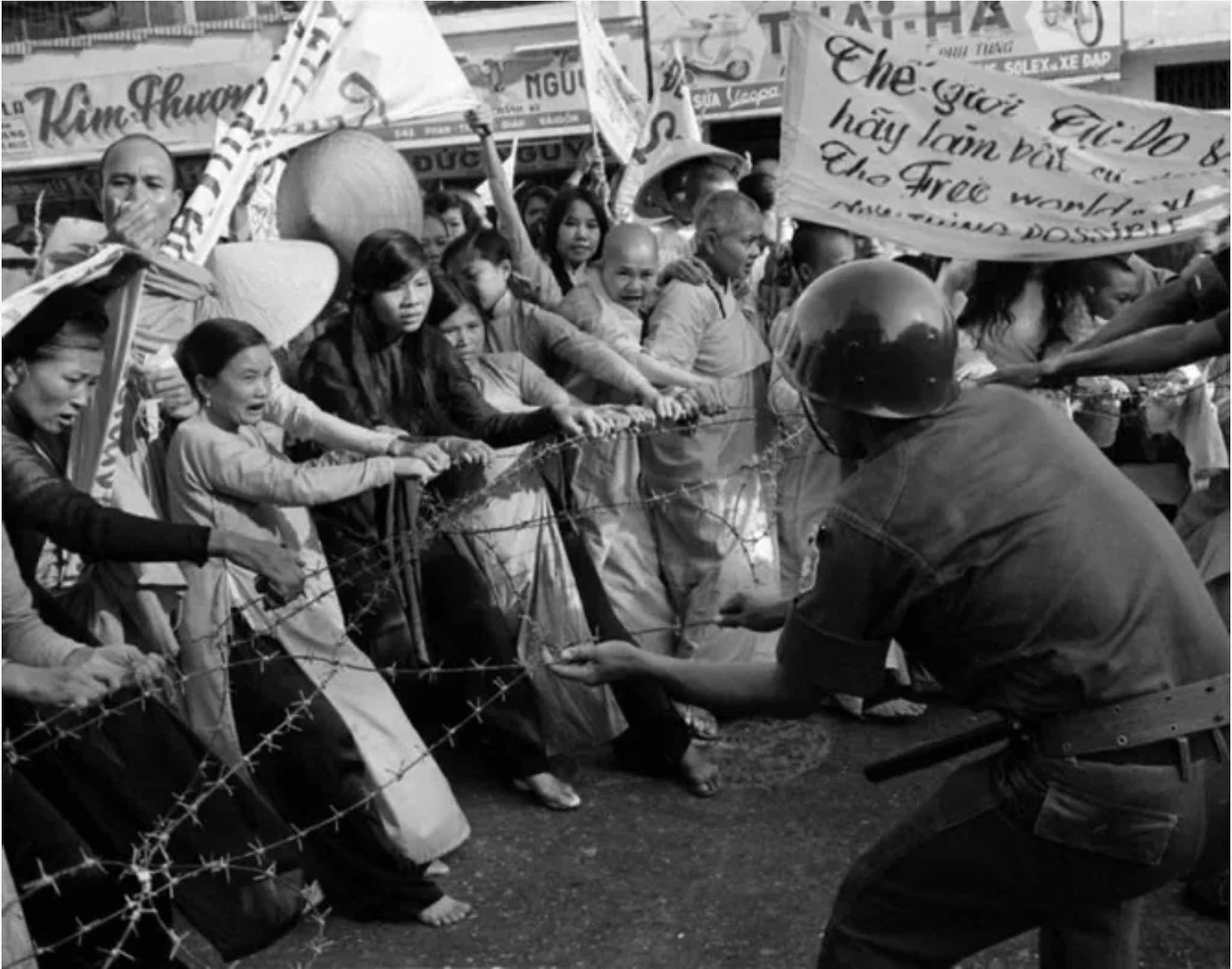 История одного кадра. Кто и как снял «Самосожжение монаха» / Здесь о фотографиях и фотографах