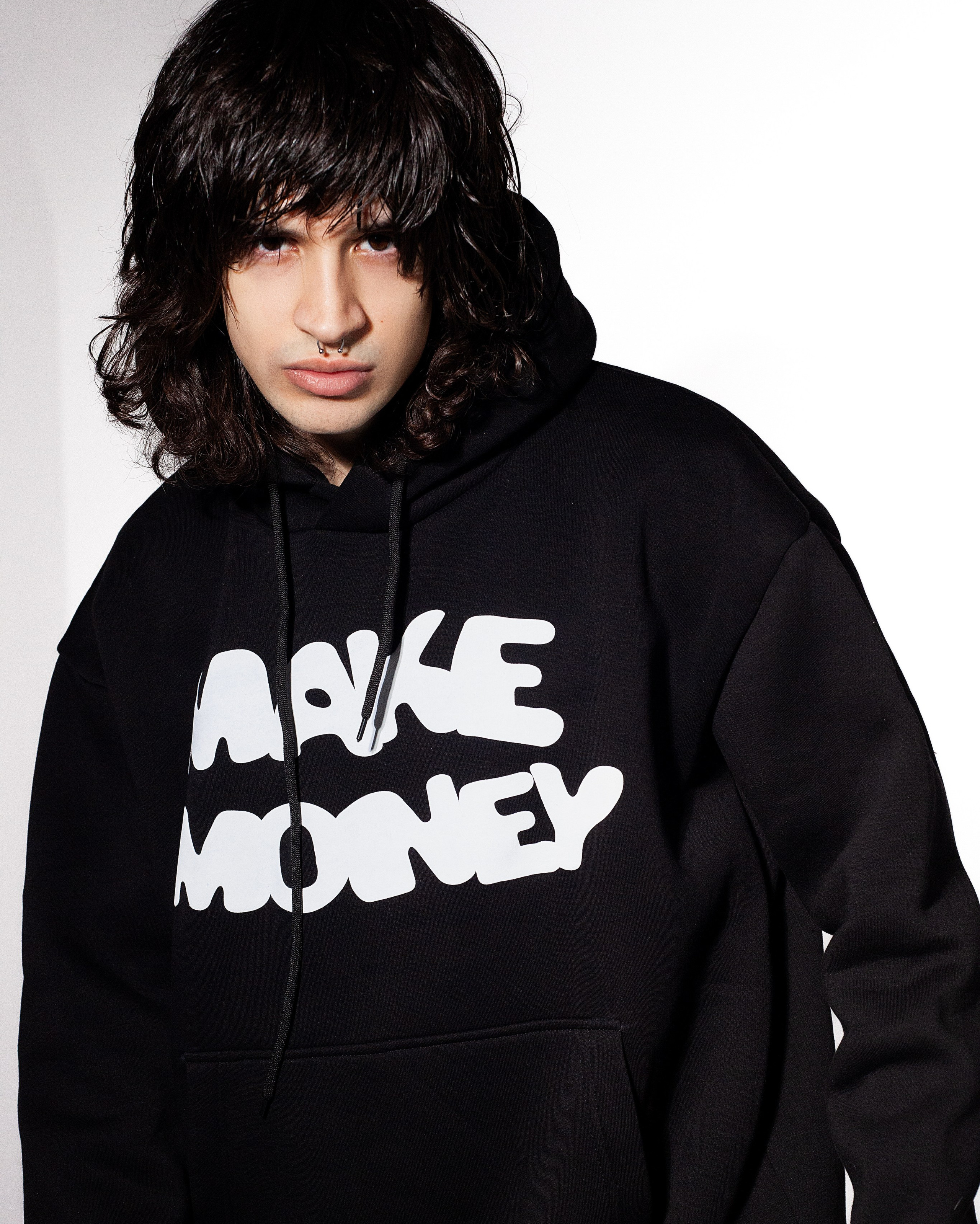 alt="Съемка для бренда одежды съемка для маркетплейсов, студийная съемка на циклораме"