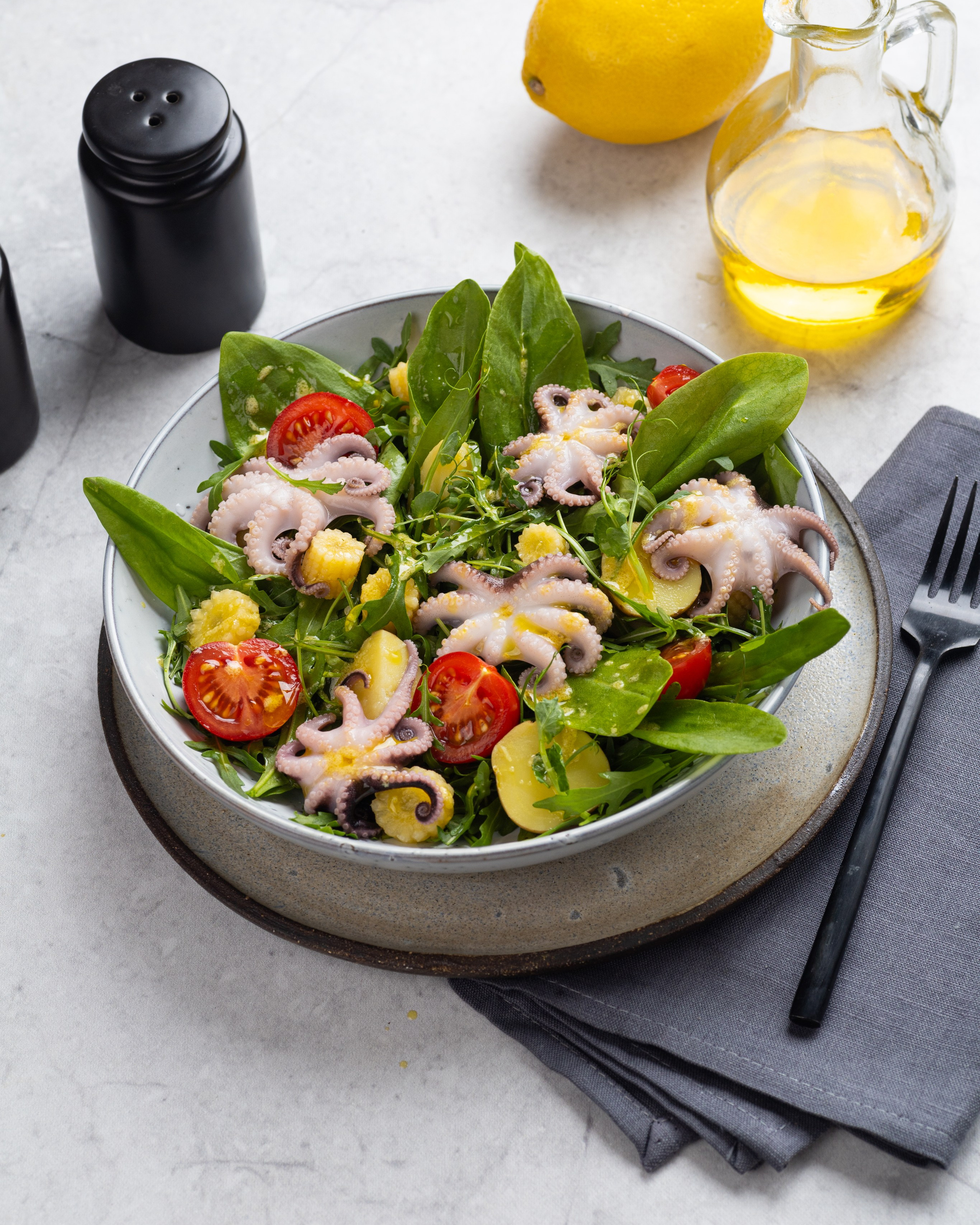 Рецепт салата с осьминогом и овощами