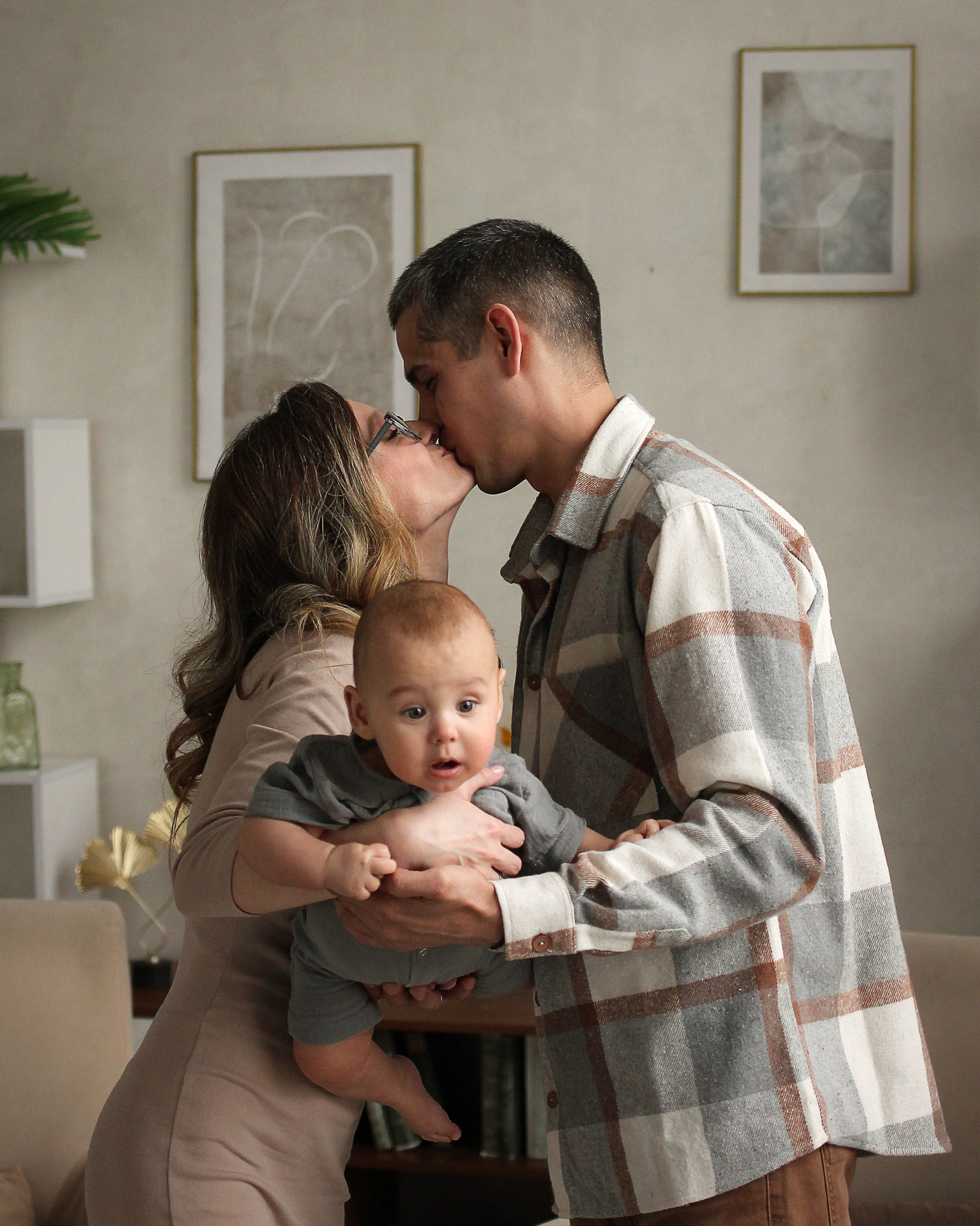 Семейный портрет в красивой студии в Москве от профессионального фотографа Наталья Пресняковой