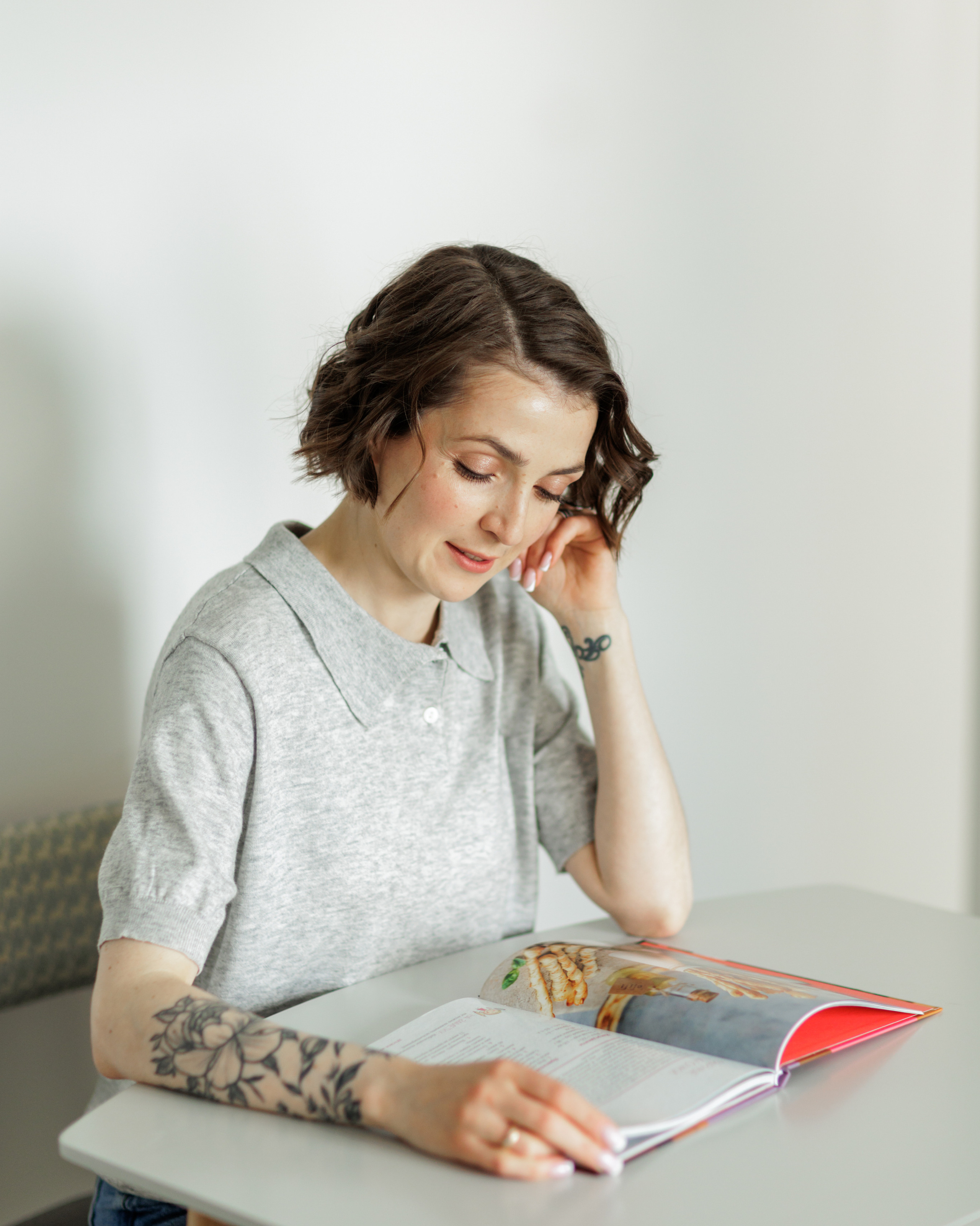 Фуд фотограф и фуд стилист Москва, предметные съемки и съемки для маркетплейсов.