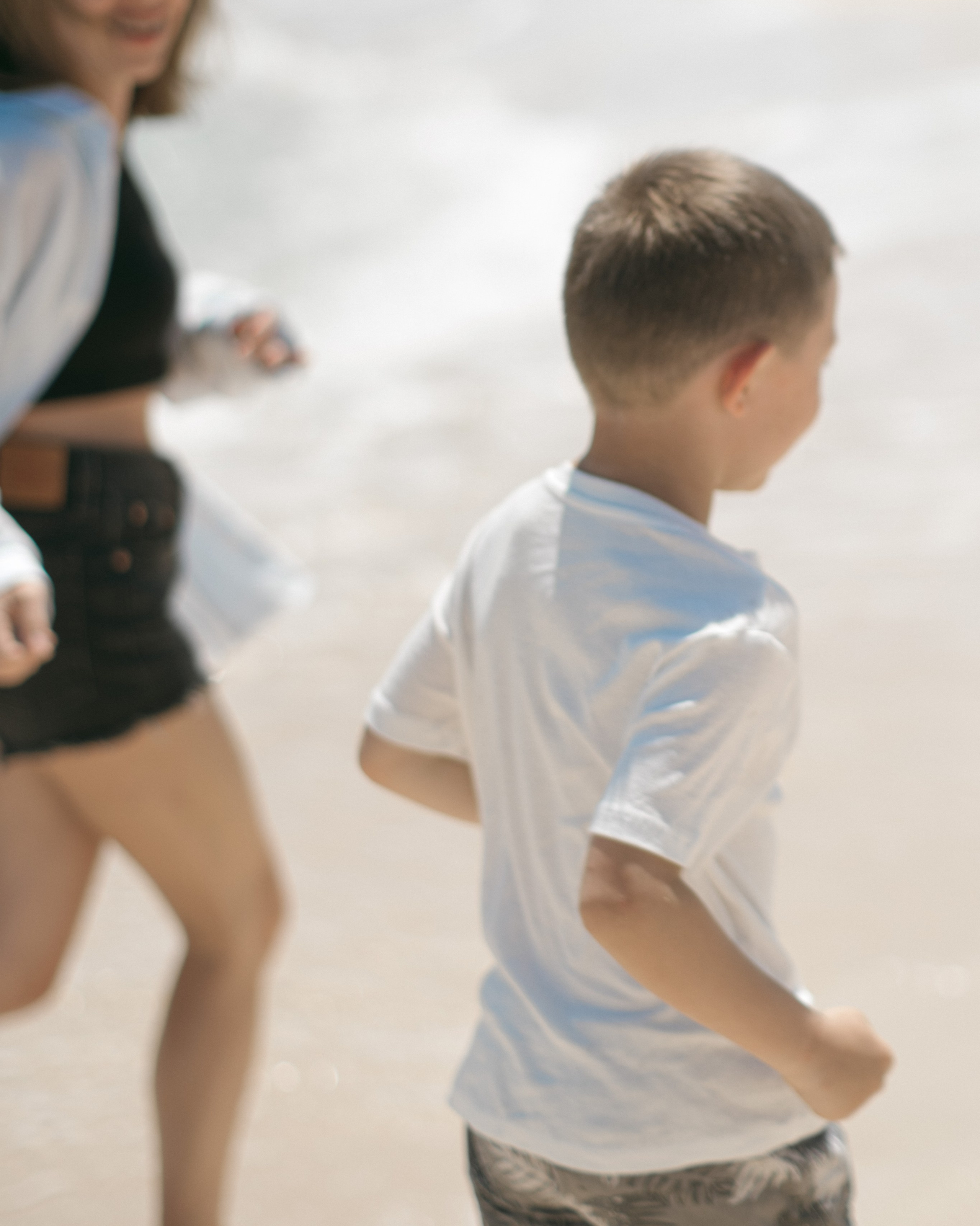 Family photowalk on the beach