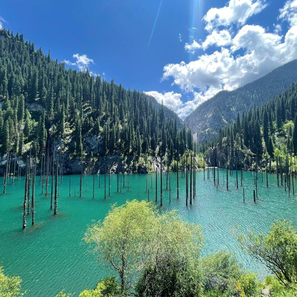 Экскурсия и тур на озеро Каинды, Чарынский каньон и Черный каньон из Алматы