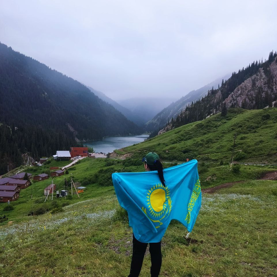 О компании Melon Travel, Melon Drive. Антон Баранов, гид по Алматы и Казахстану, и его команда