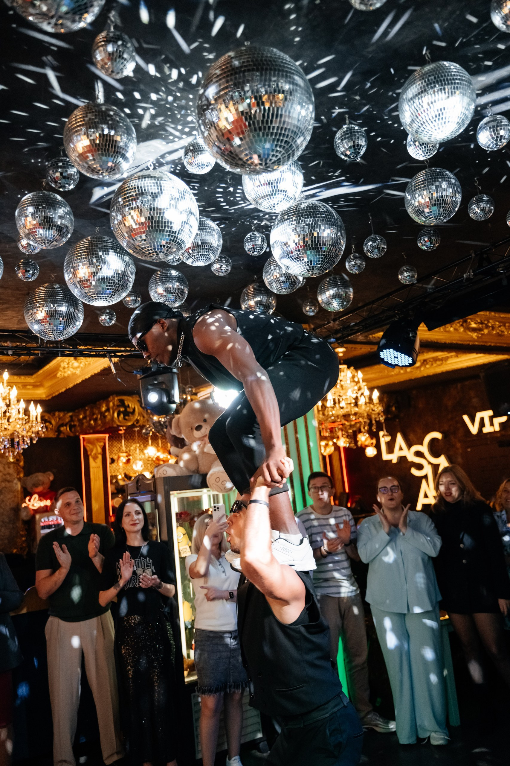 Корпоративное мероприятие в Ростове-на-Дону от Анастасии Новиковой: сотрудники общаются и участвуют в командной активности