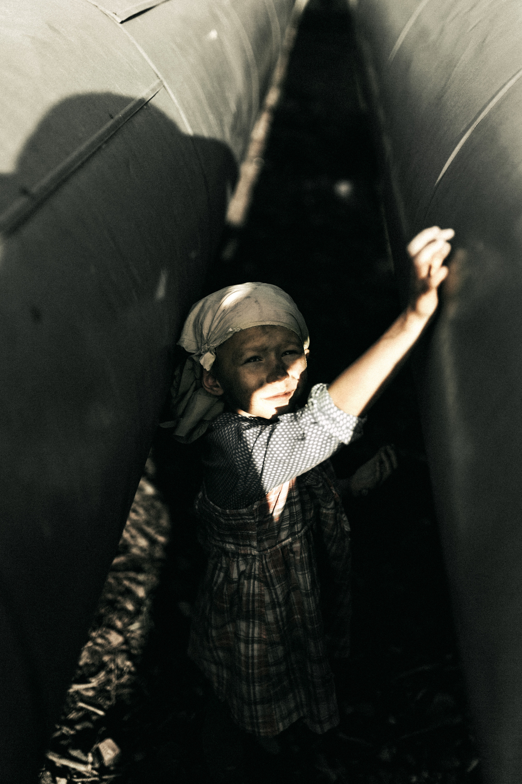 Стильная фотосессия девочек беспризорниц