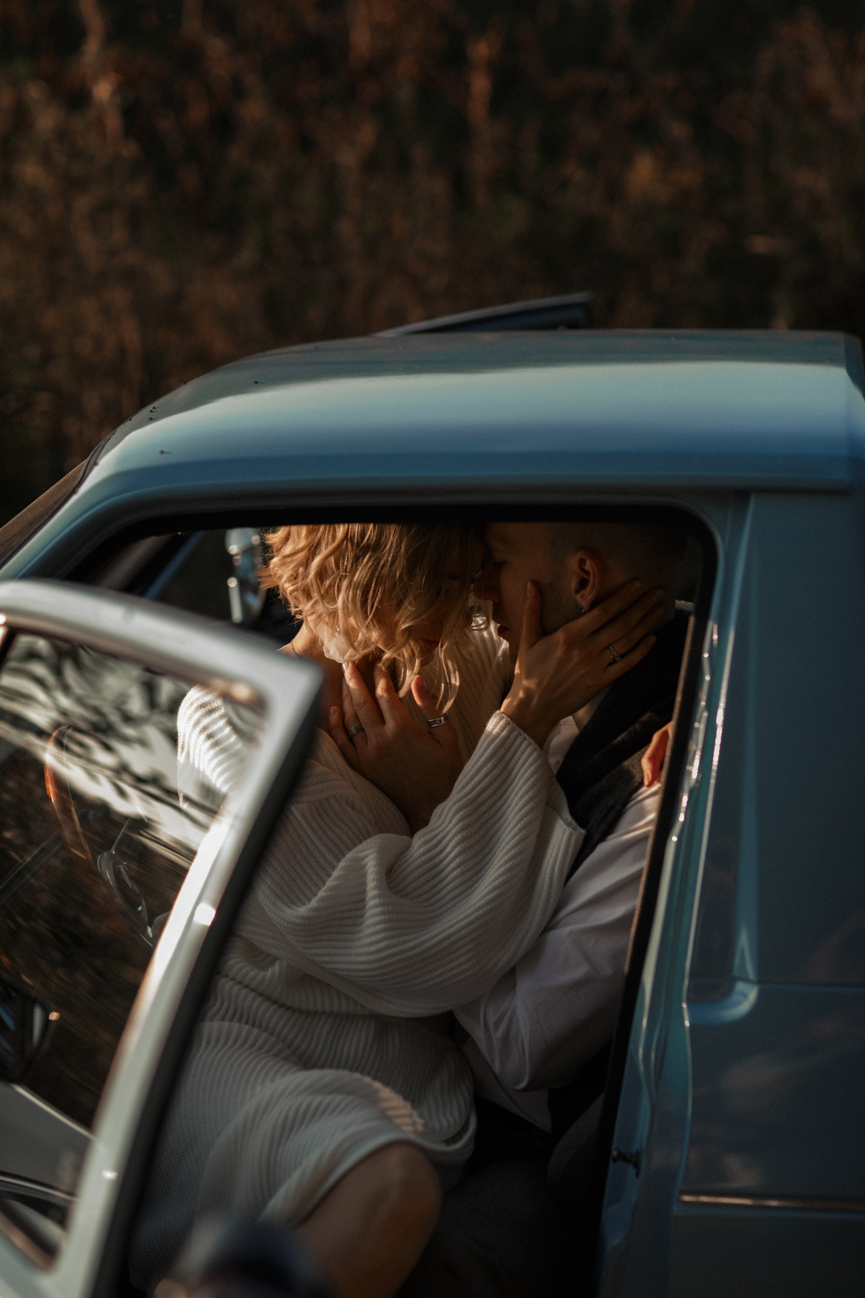 Чувственная фотосессия  в поле