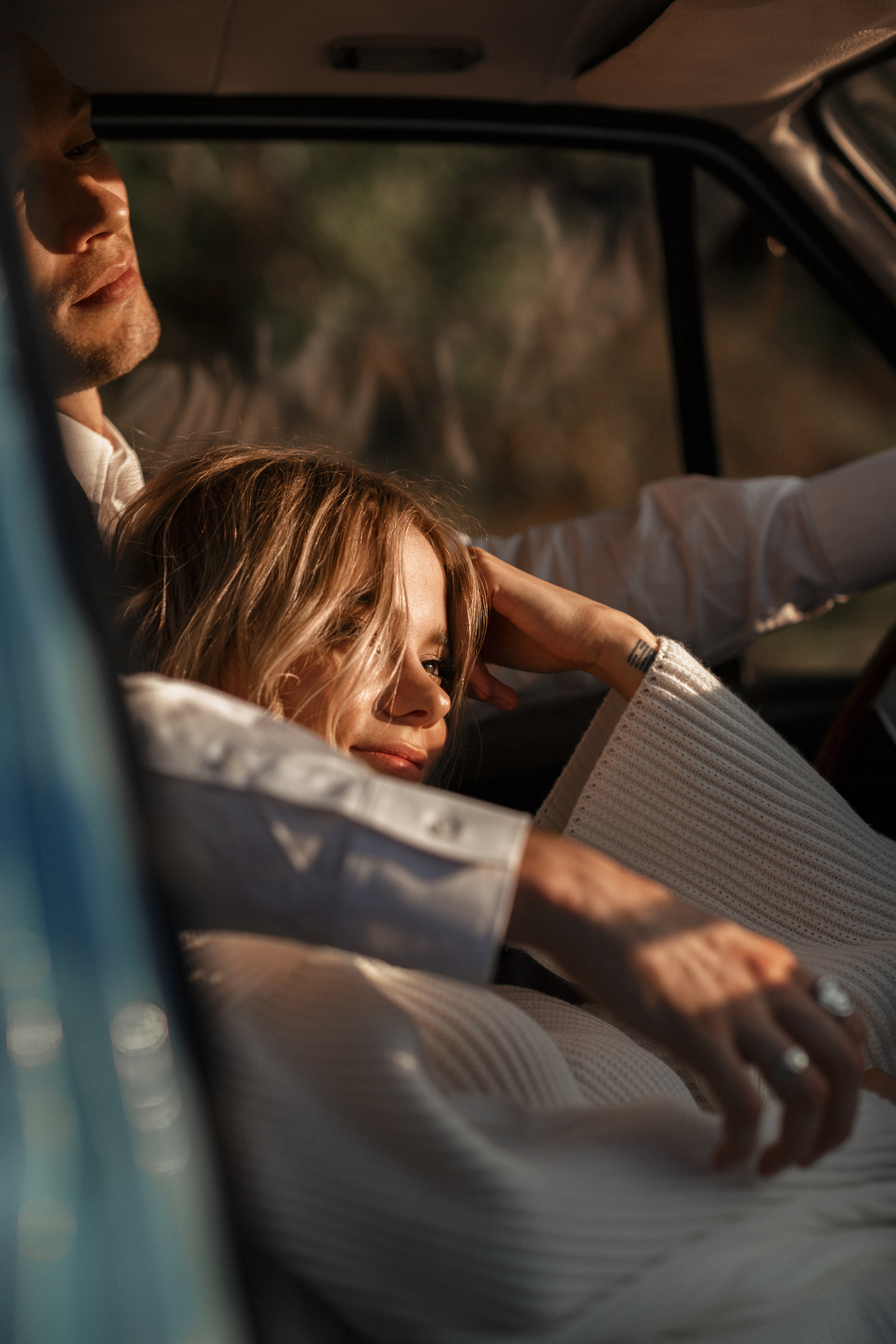 Чувственная фотосессия  в поле