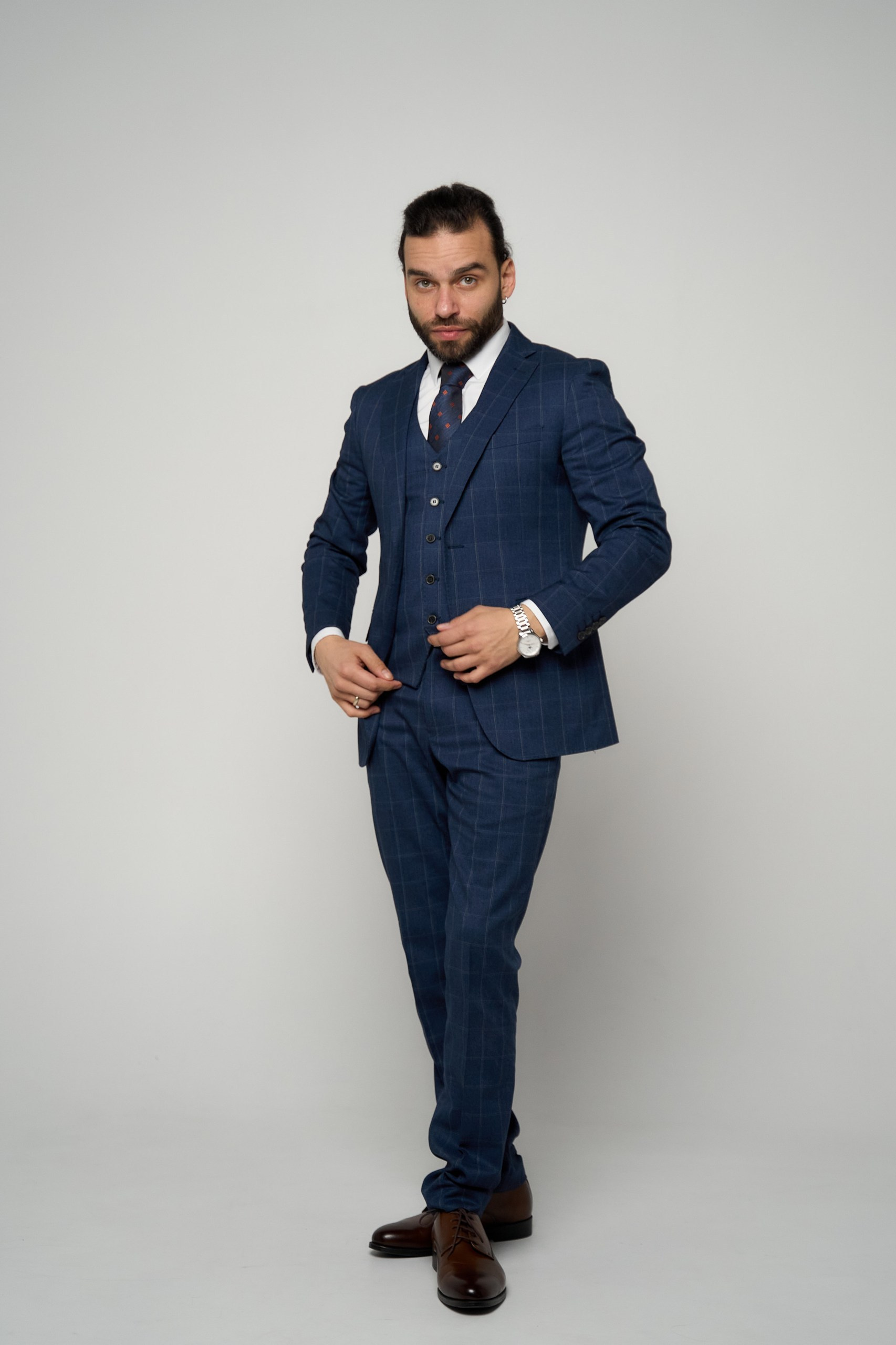 Ведущий. Актёр кино, артист мюзиклов, ведущий мероприятий, ведущий свадеб, дед Мороз — всё это Святослав Ставцев