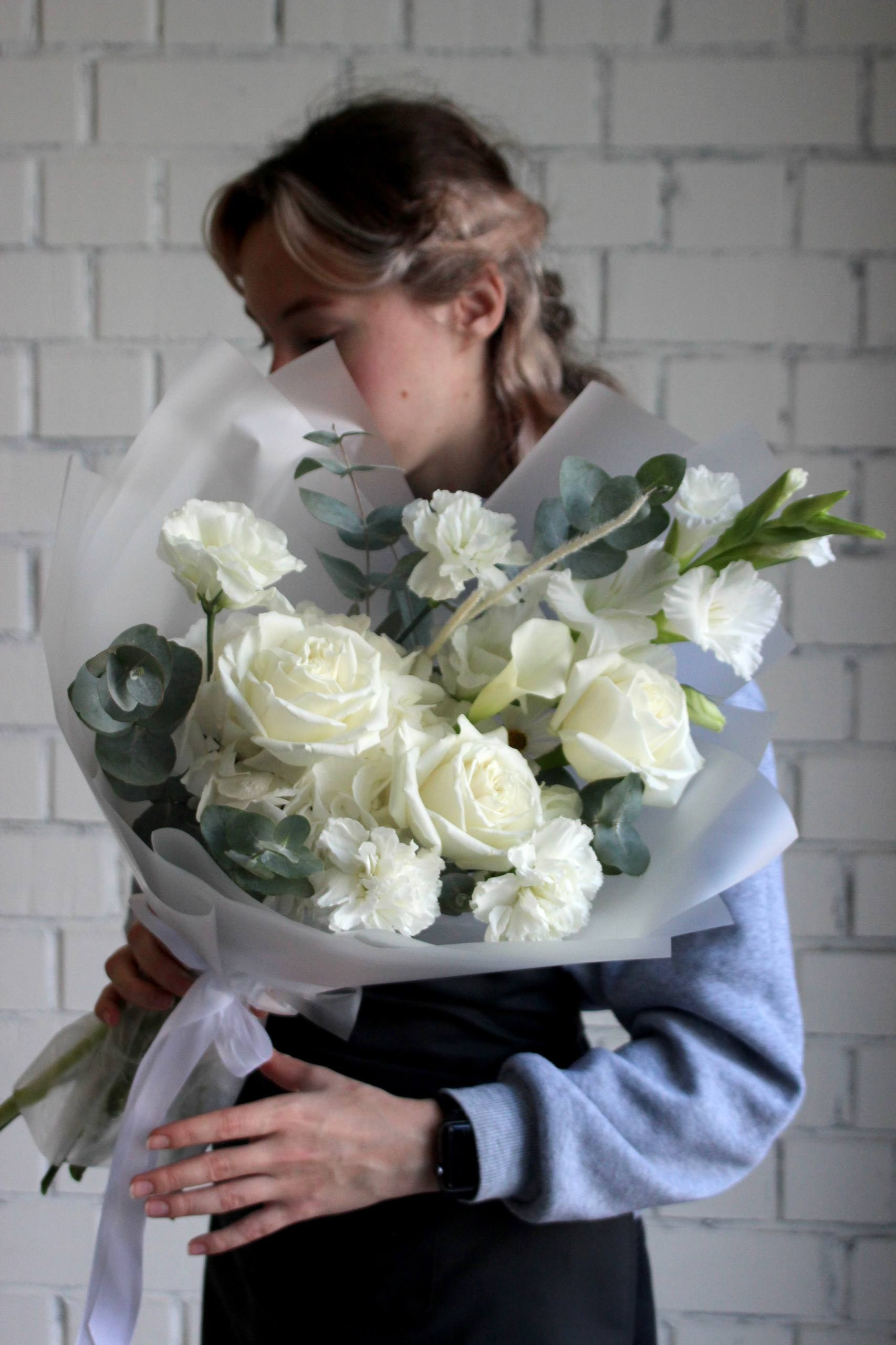 Бело-зеленая. Арт Букет- цветочный дом в Челябинске и Ревде