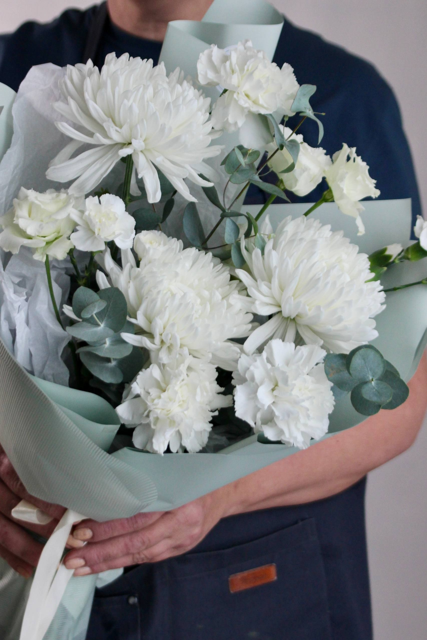 Бело-зеленая. Арт Букет- цветочный дом в Челябинске и Ревде