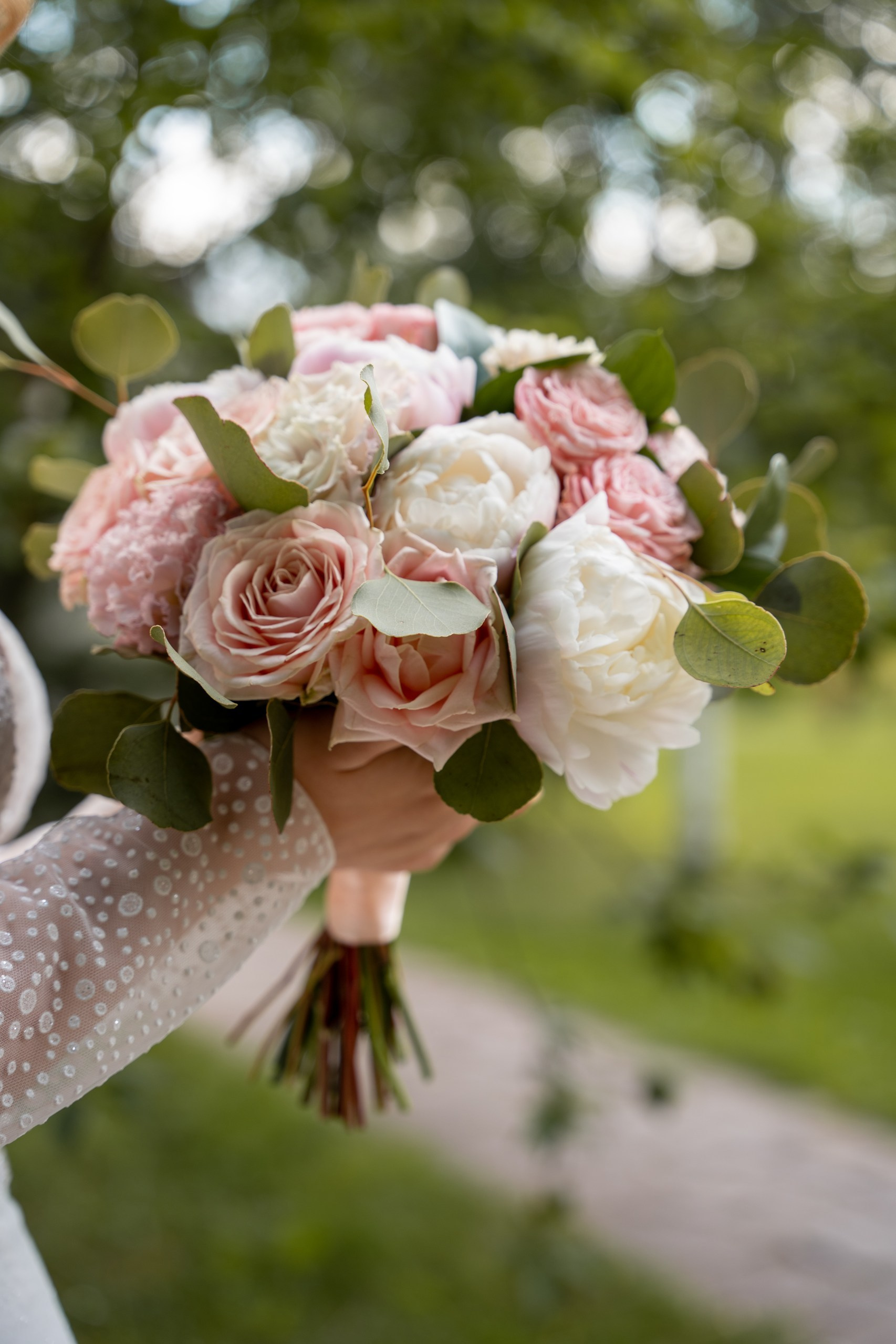 Свадебный букет невесты. Цветы из вашего двора