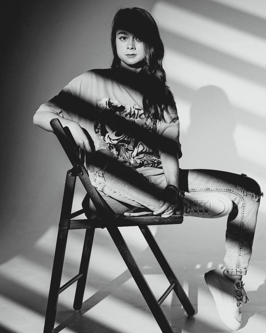 Я работаю в разных жанрах фотографии — от портретов до свадебной и семейной съёмки — в городе Междуреченске. Виктория Куреннова