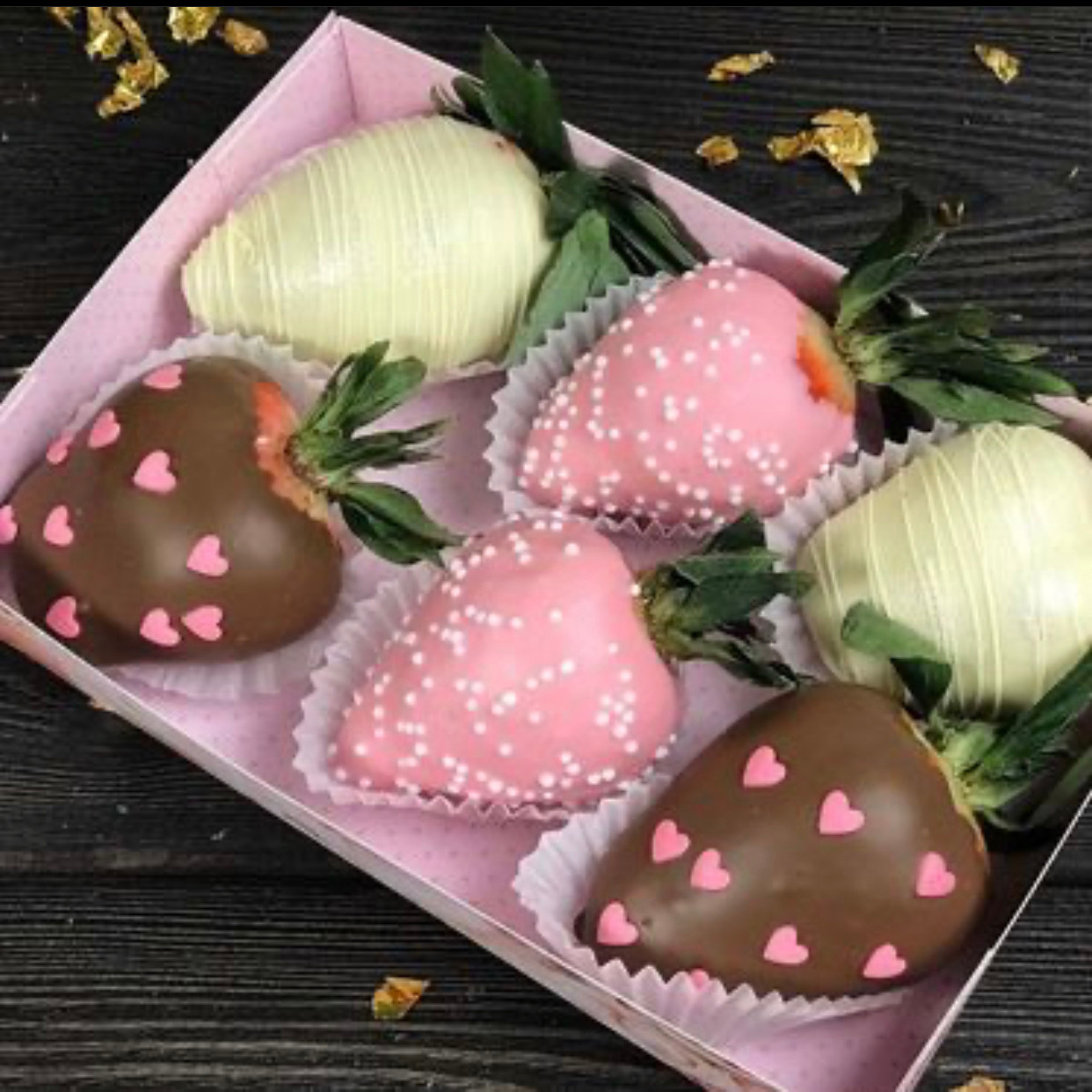 Наборы из клубники в шоколаде Сургут. Клубника в шоколаде в Сургуте