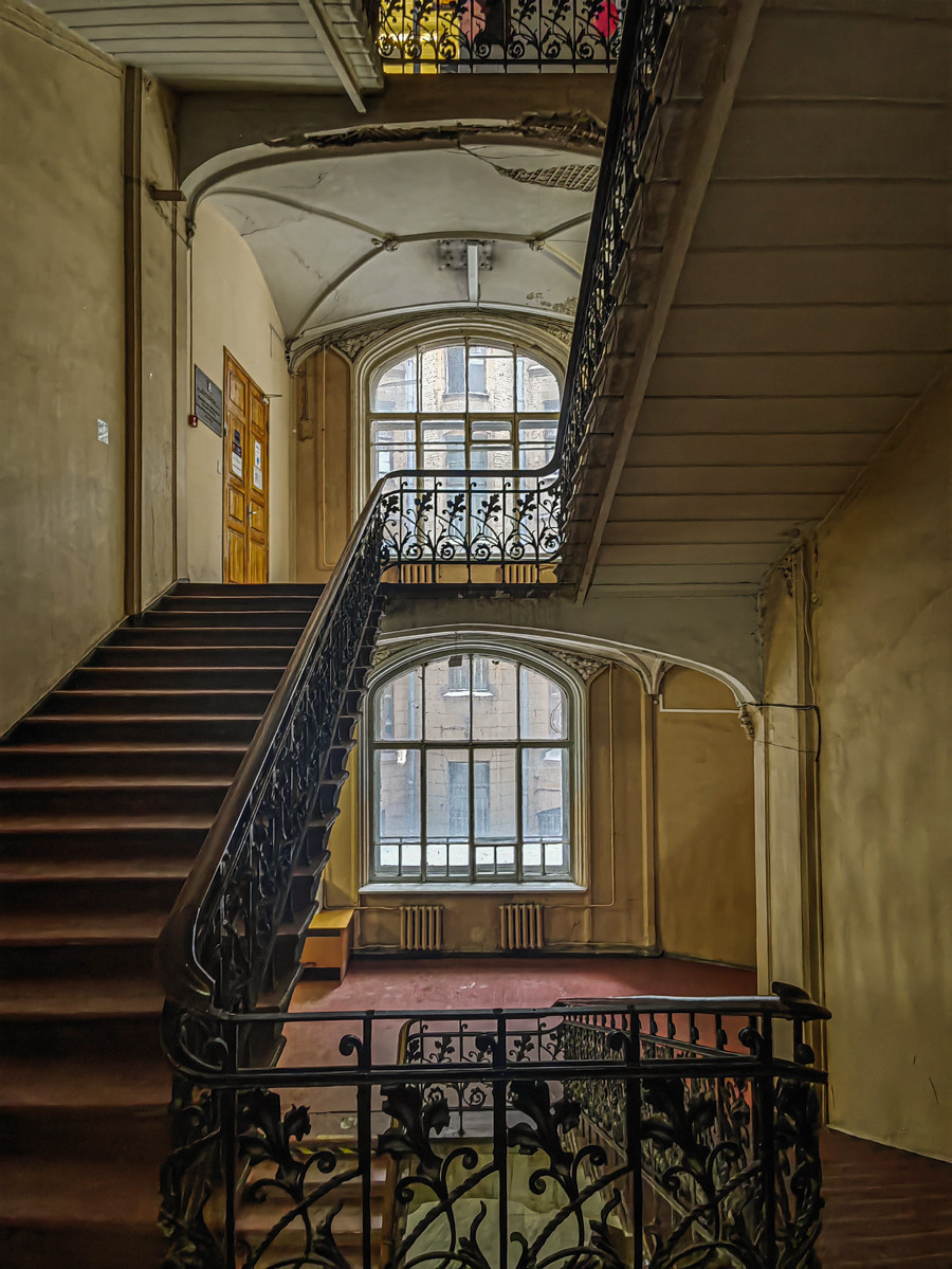 Дом городских учреждений. Фотограф и искусствовед в Туле и Санкт-Петербурге Нелли Некрасова