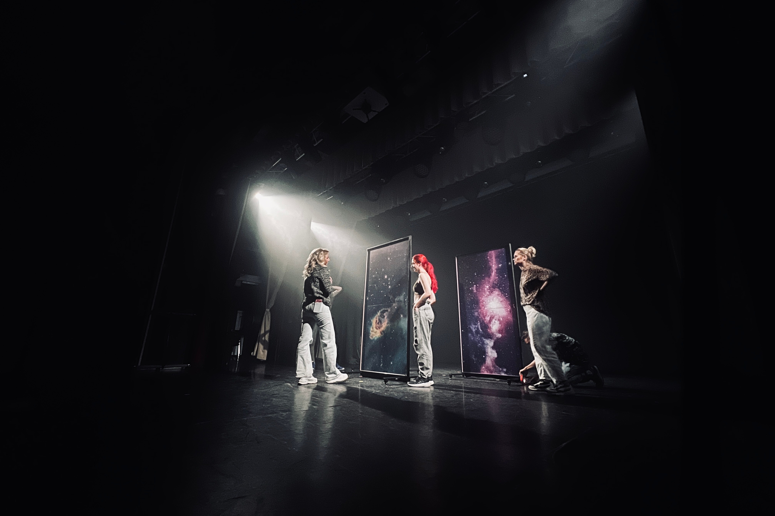 Прайс. Видеомейкер и фотограф Кэтрин.Филм