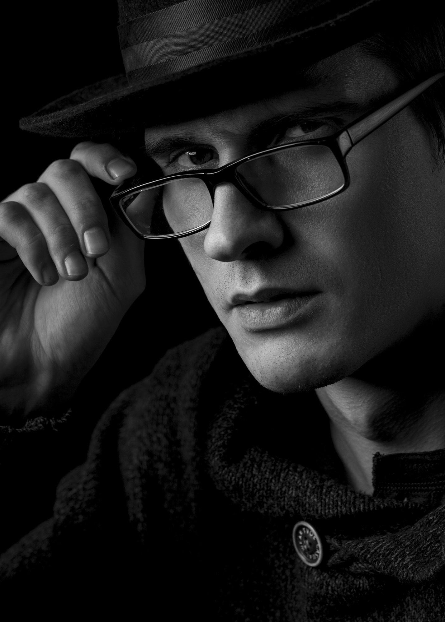 Контакты. Фотограф-портретист в Оренбурге Антон Плотников