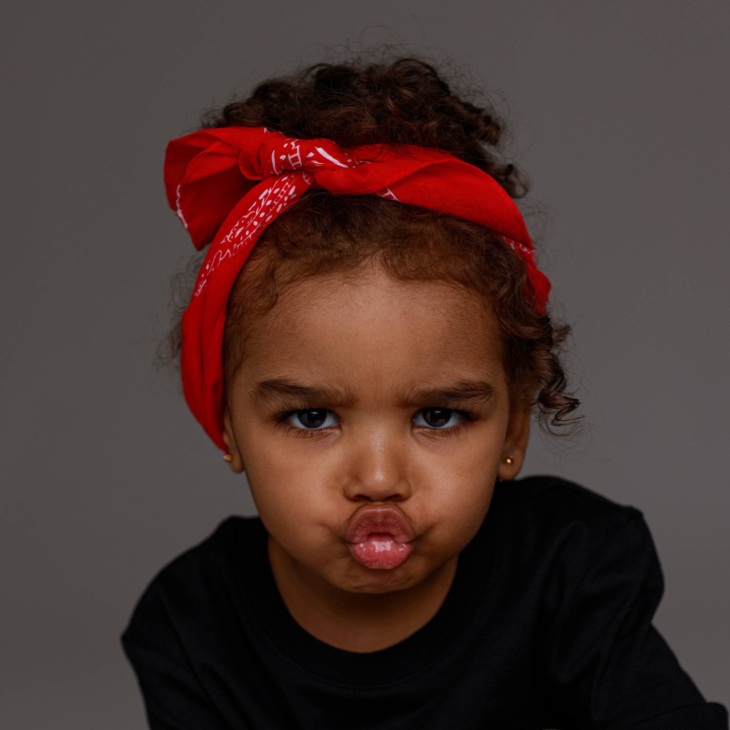 Модели дети для фотосессии игрушек в Казани.