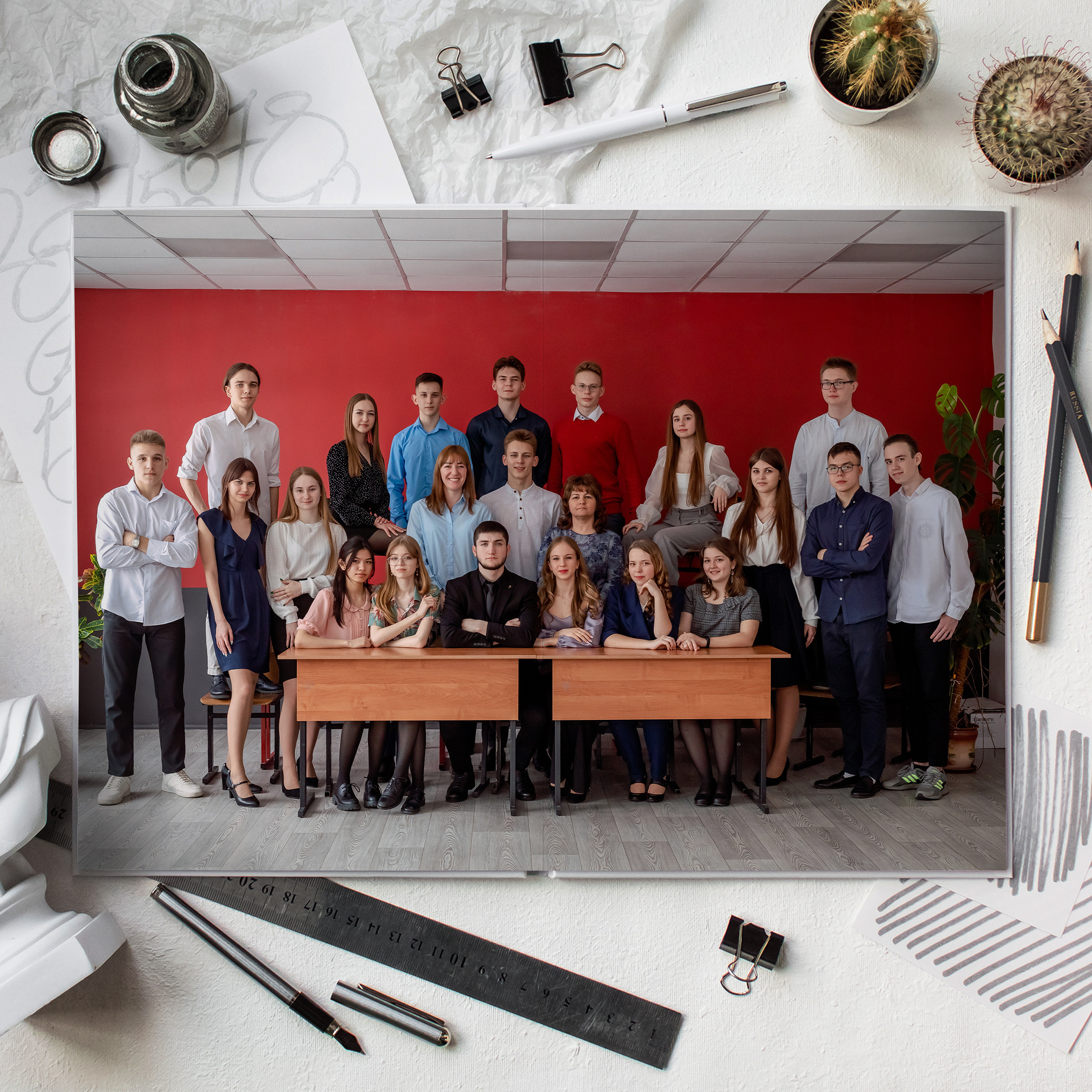 Альбом общей вёрстки «ВТОРОЙ». Фотокомпания «Алые паруса» выпускные альбомы Москва и МО