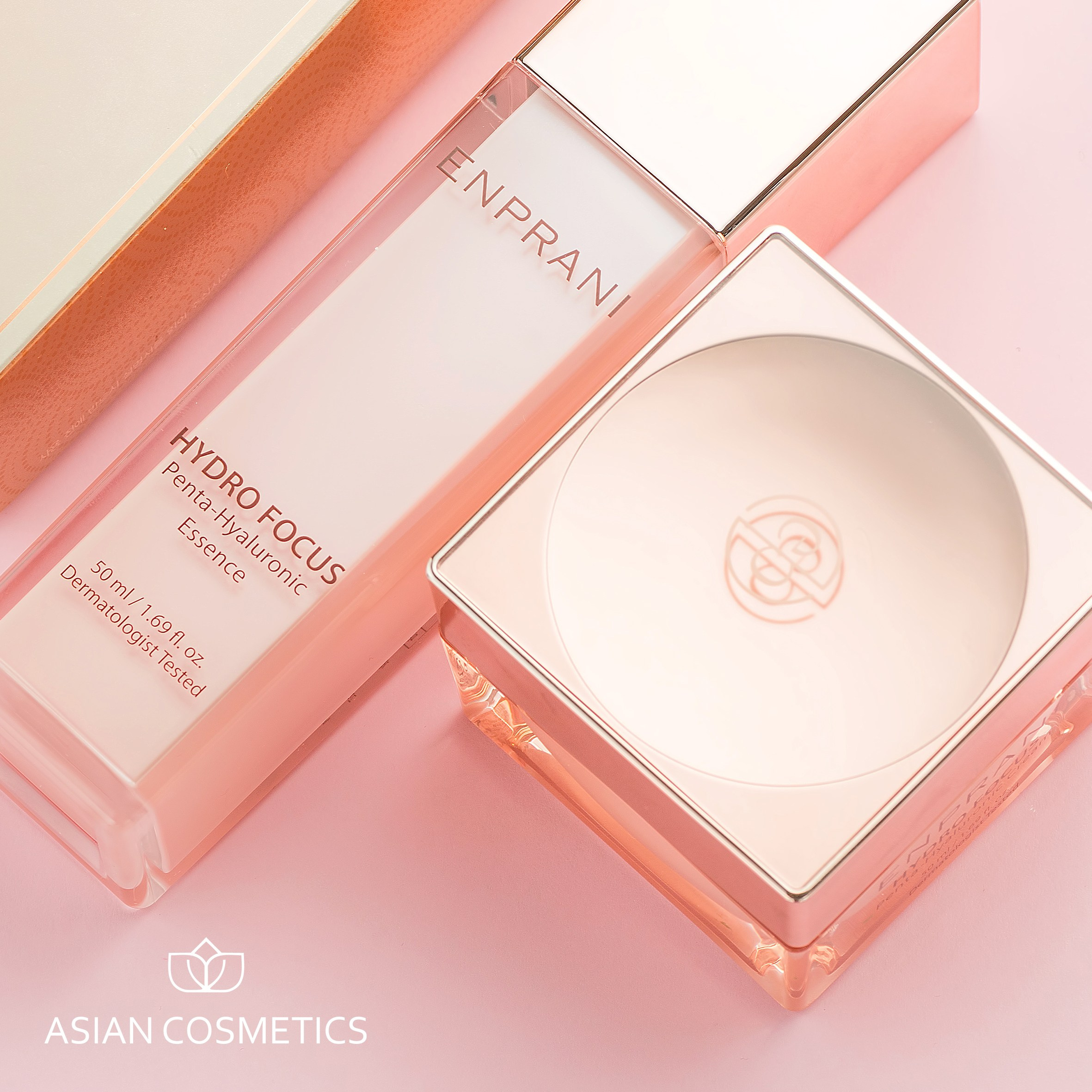 Косметика ENPRANI в розовой упаковке с золотыми акцентами, съёмка в стиле Asian Cosmetics на светлом фоне