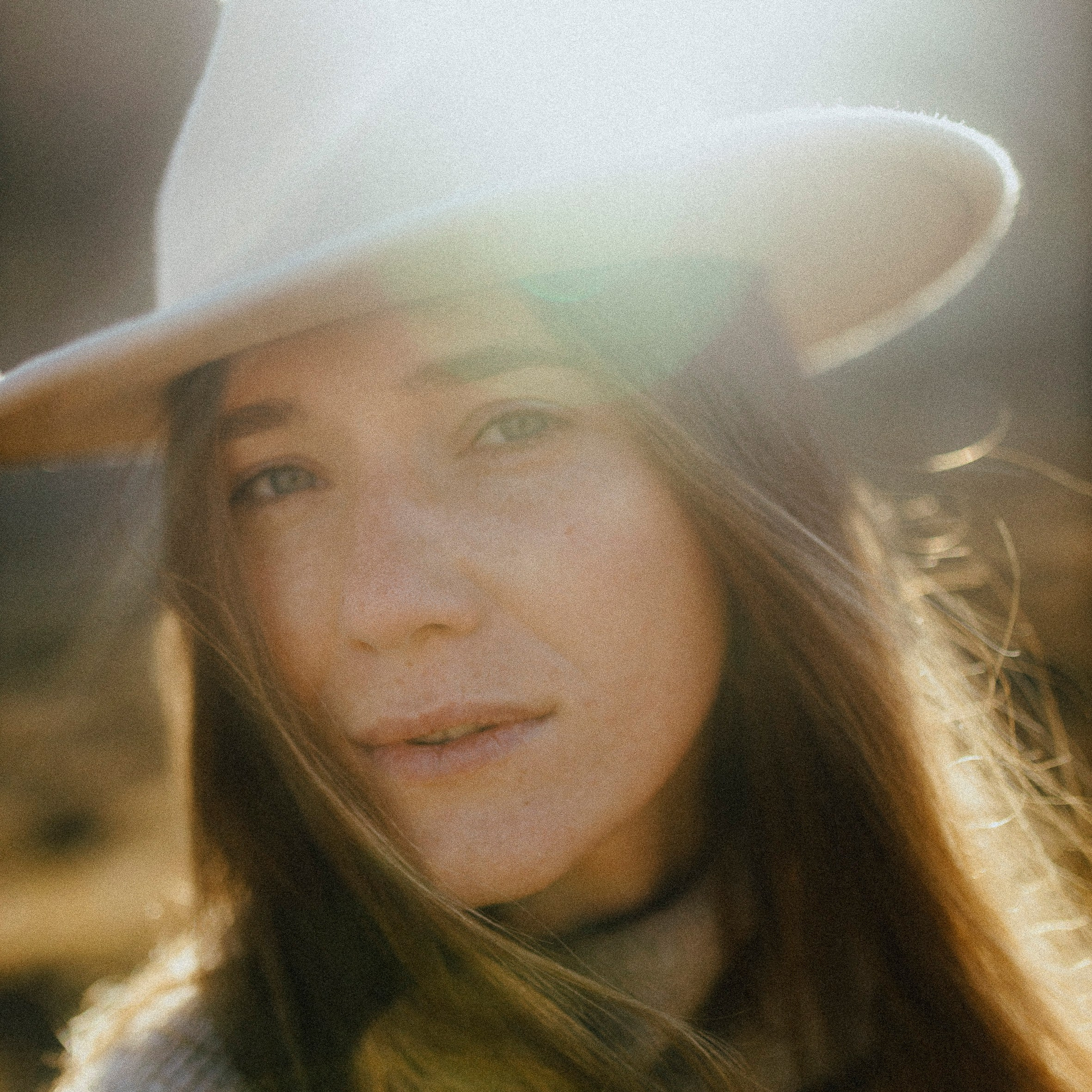 Контакты. Фотограф Ольхон, Регина